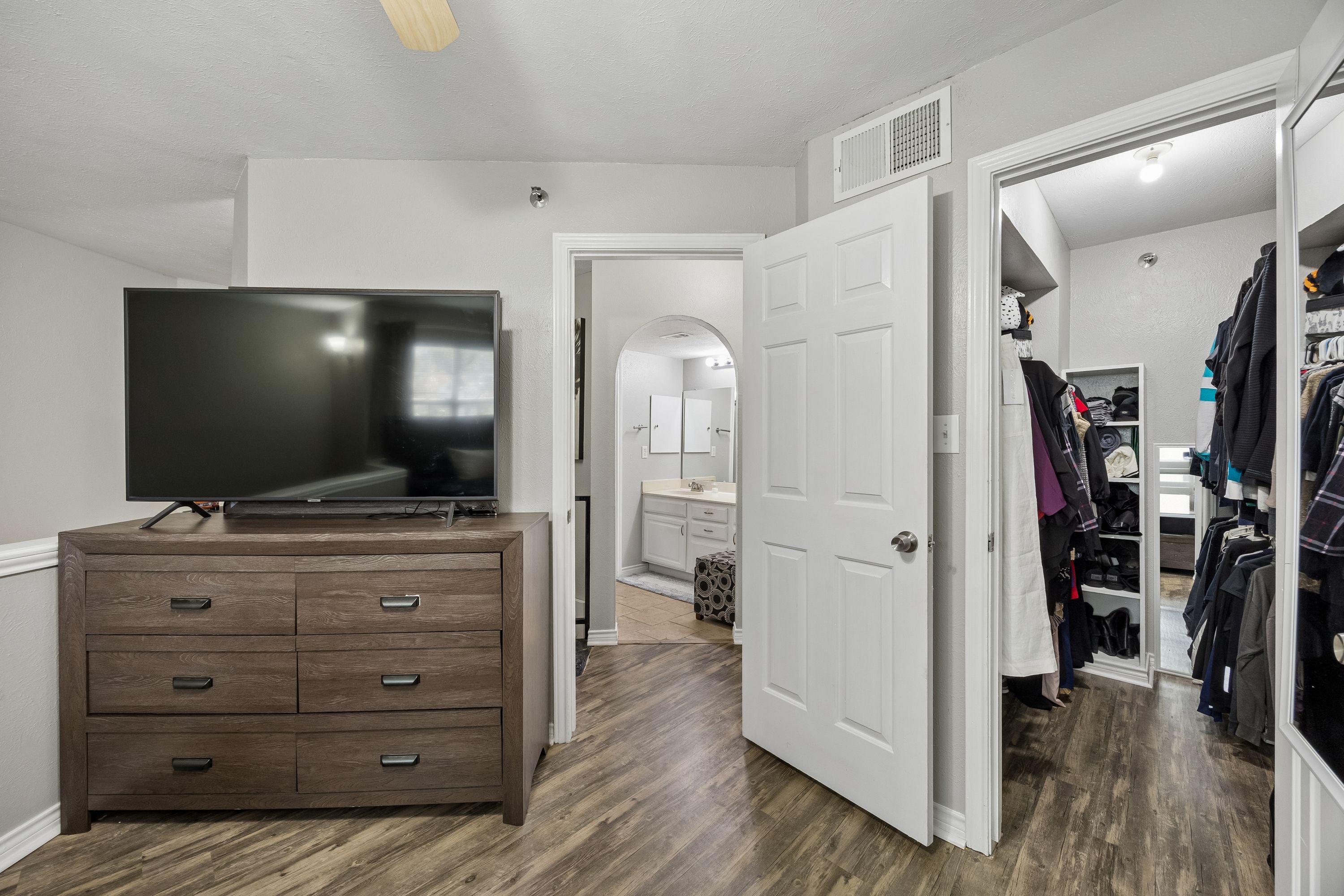  Two-story Bryan Place loft with quick access to Downtown Dallas. - 物件實景