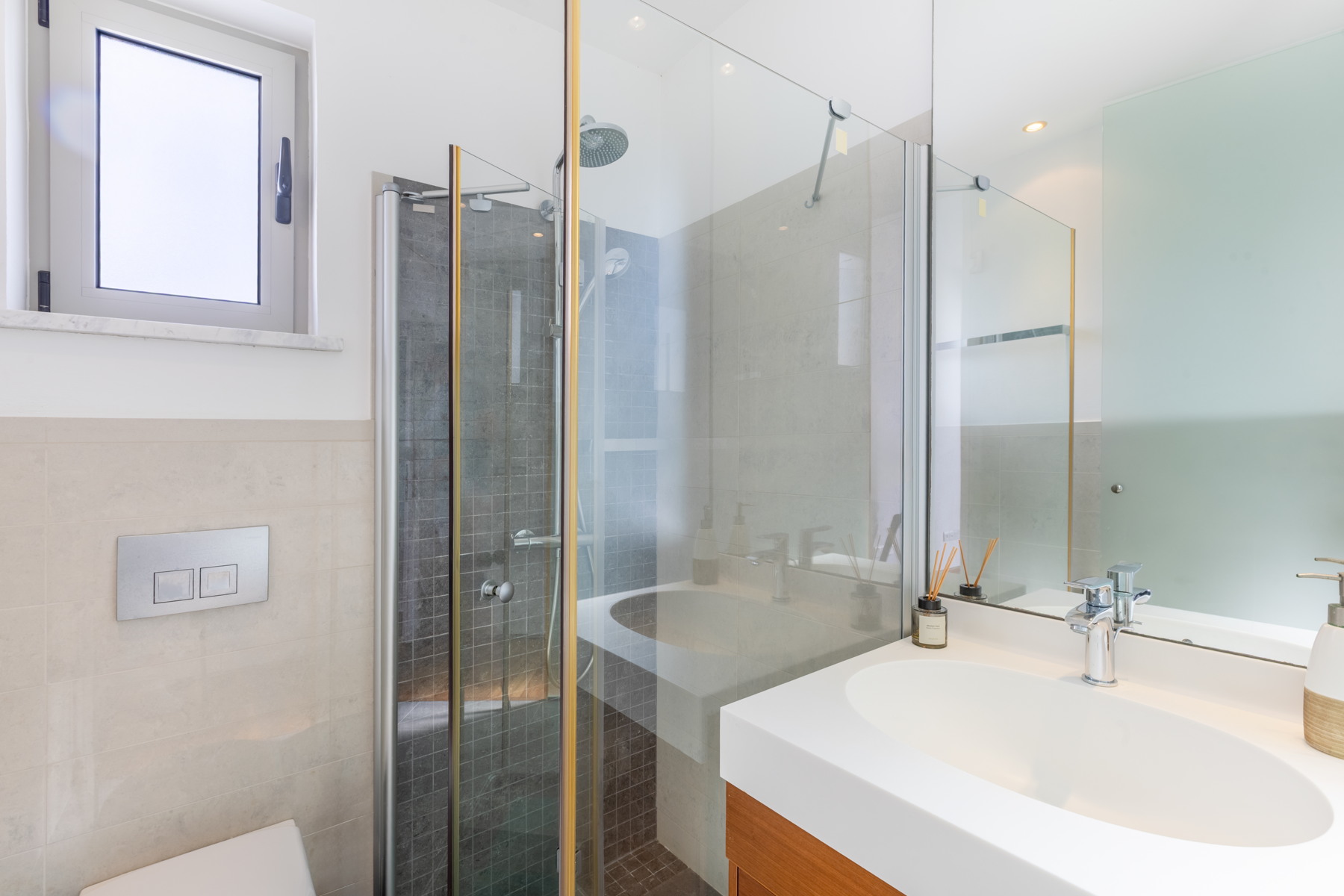  Four-Bedroom Detached Villa with Lift and Roof Garden Steps from the Beach - 物件實景