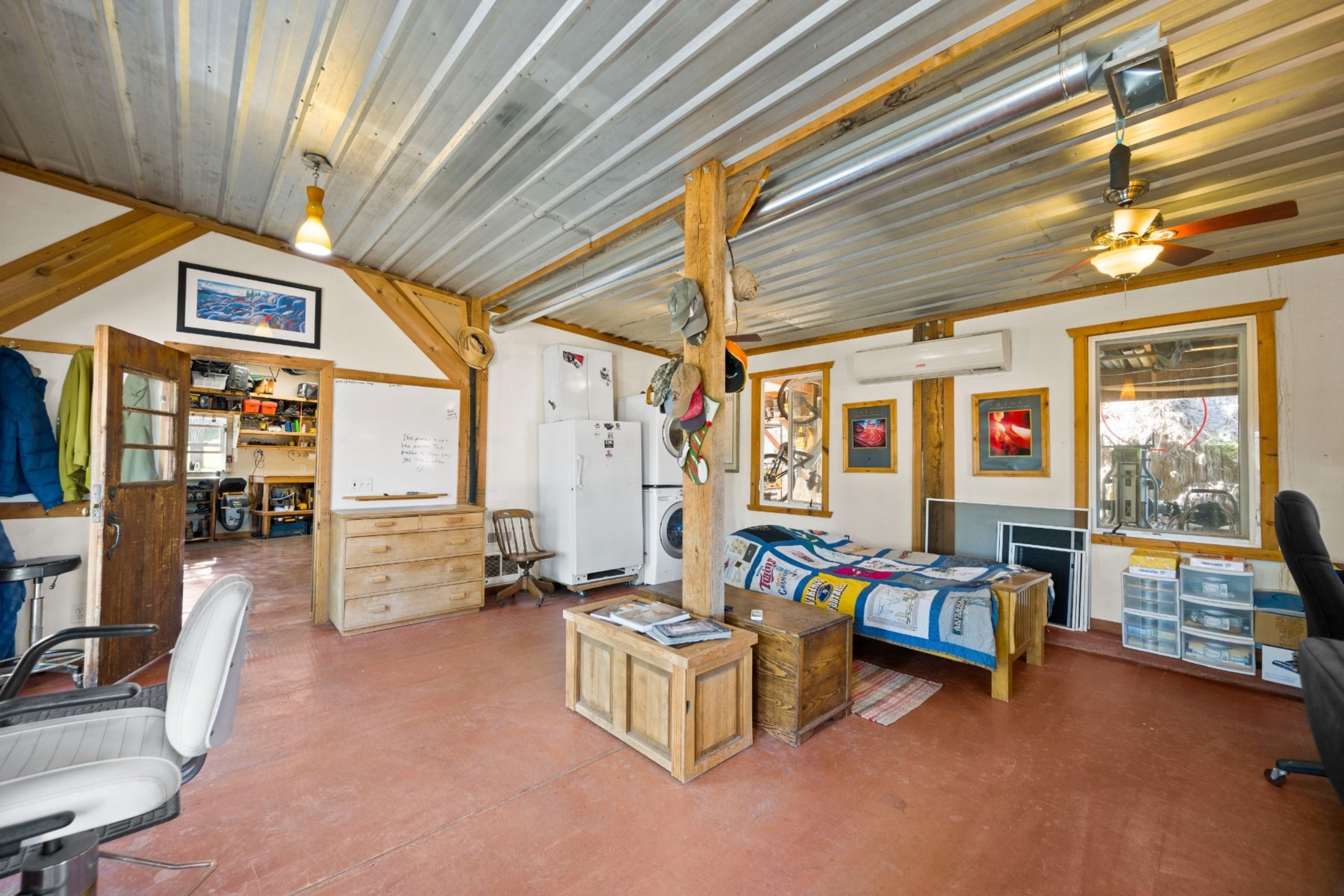  Opportunity to Subdivide - Build Homes With a City & Foothills View - 物件實景