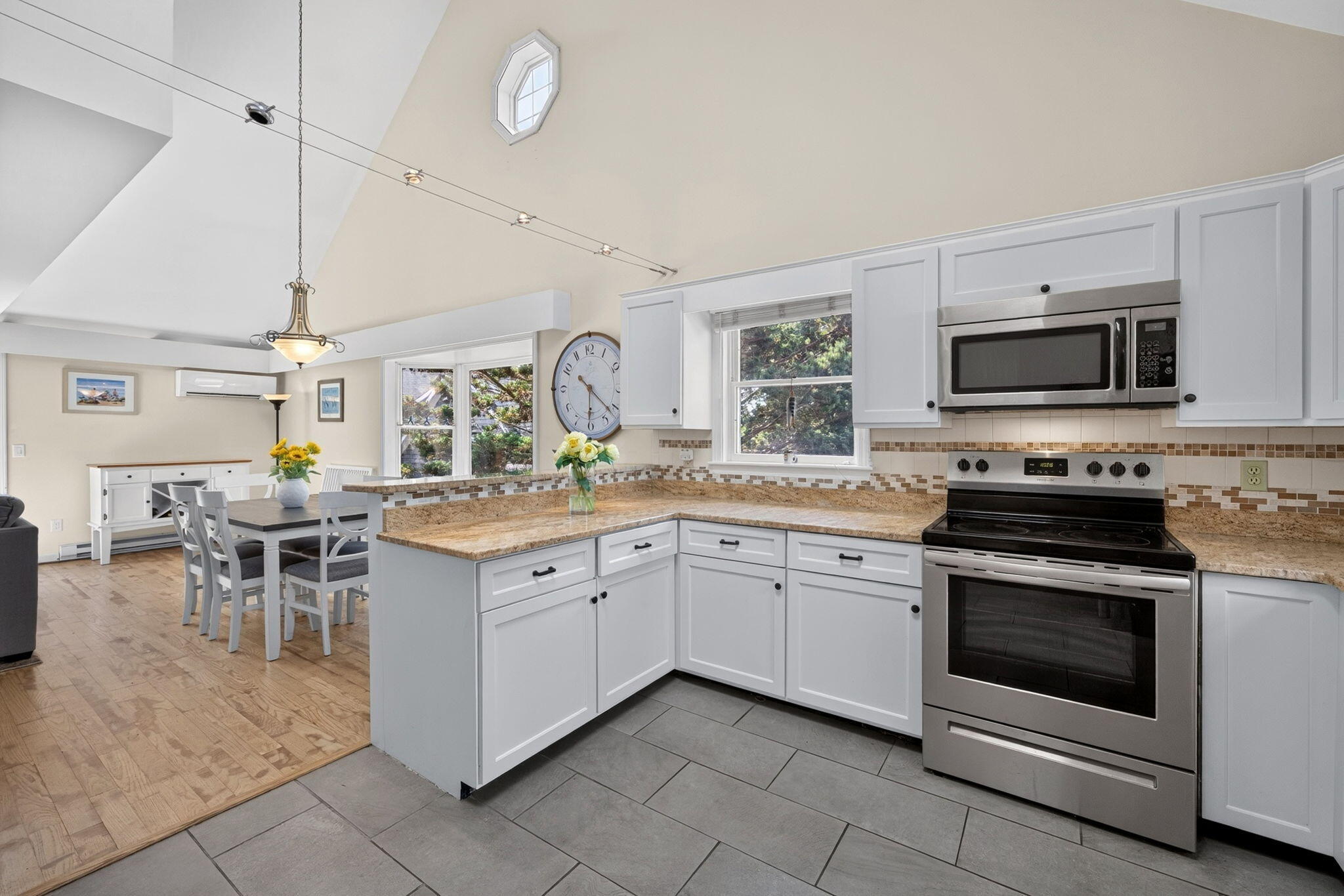  114 Tupper Road UNIT 2A - 物件實景