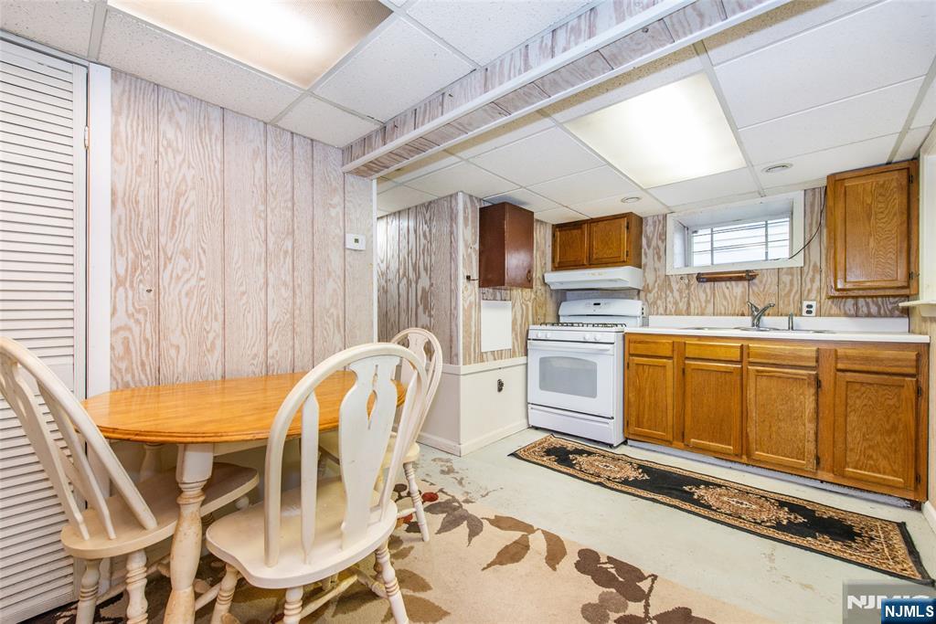 Clifton, New Jersey, 07014, United States, 5 Bedrooms Bedrooms, ,3 BathroomsBathrooms,Residential,For Sale,2000978