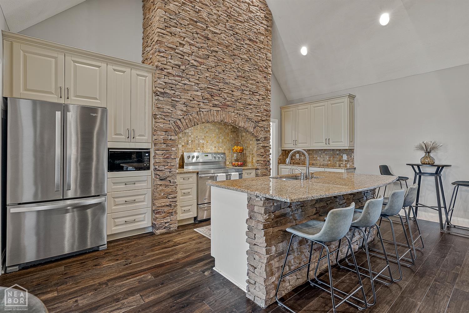 Jonesboro, Arkansas, 72404, United States, 5 Bedrooms Bedrooms, ,4 BathroomsBathrooms,Residential,For Sale,1978378