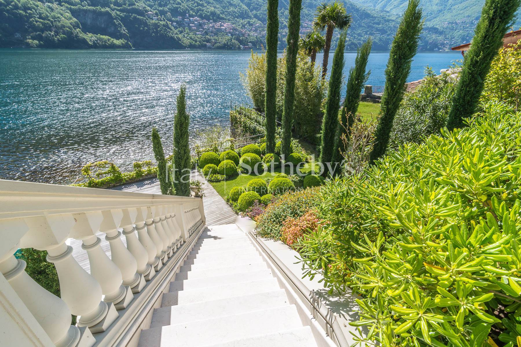  Gorgeous lakefront trophy estate - 物件實景