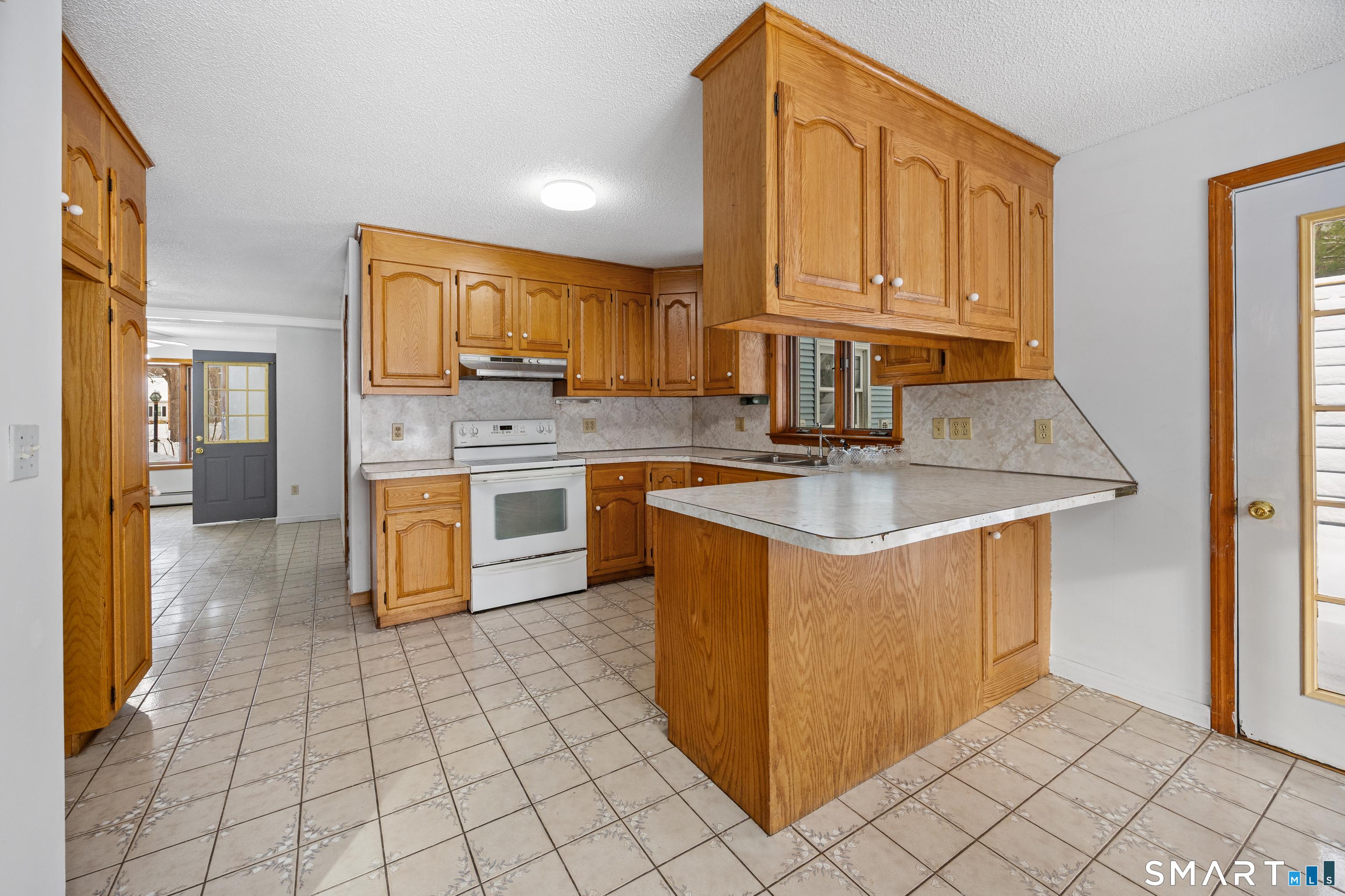 Southington, Connecticut, 06489, United States, 5 Bedrooms Bedrooms, ,3 BathroomsBathrooms,Residential,For Sale,2007439