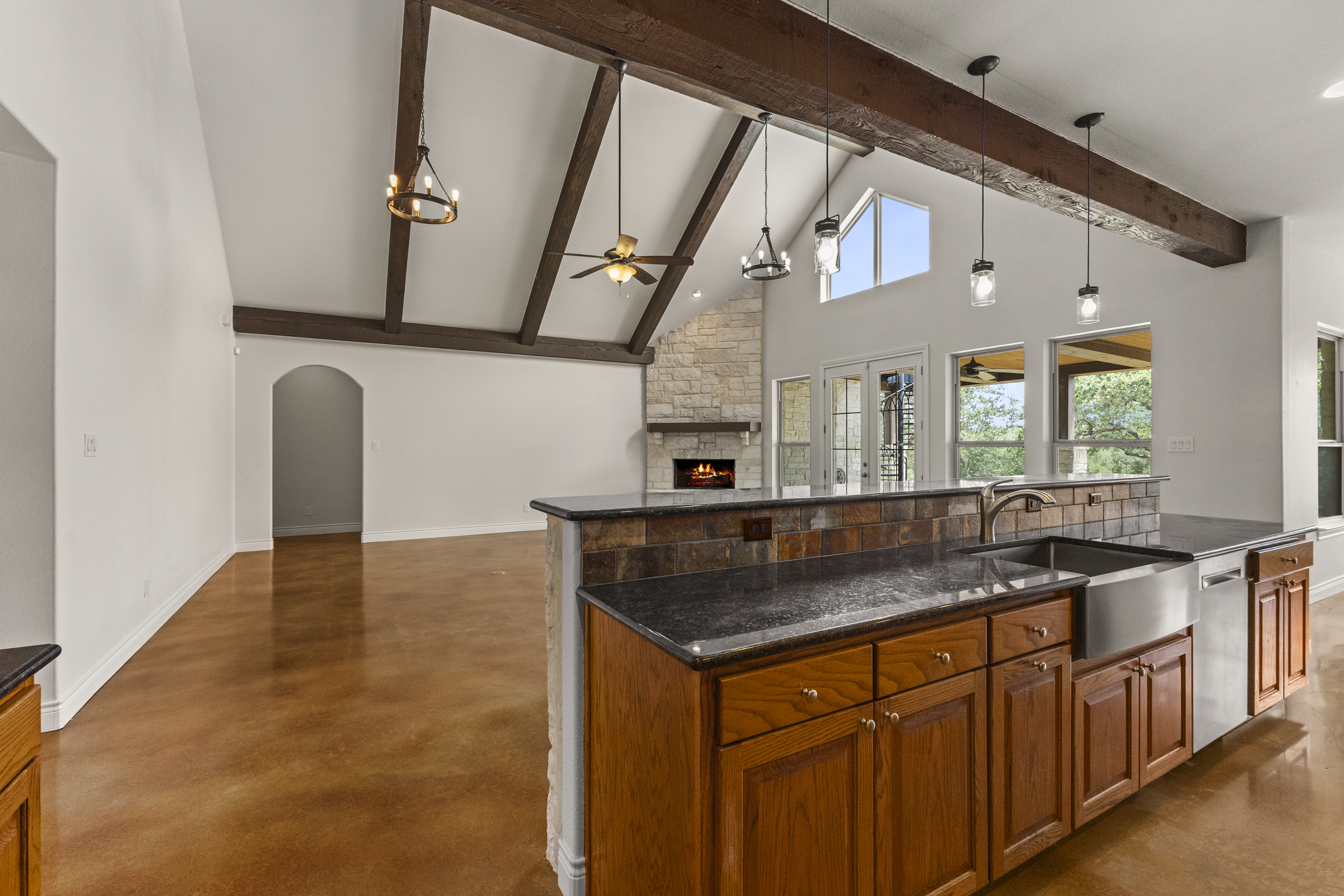  One Story Bulverde Home with Workshop on 6.5 Acres - 物件實景