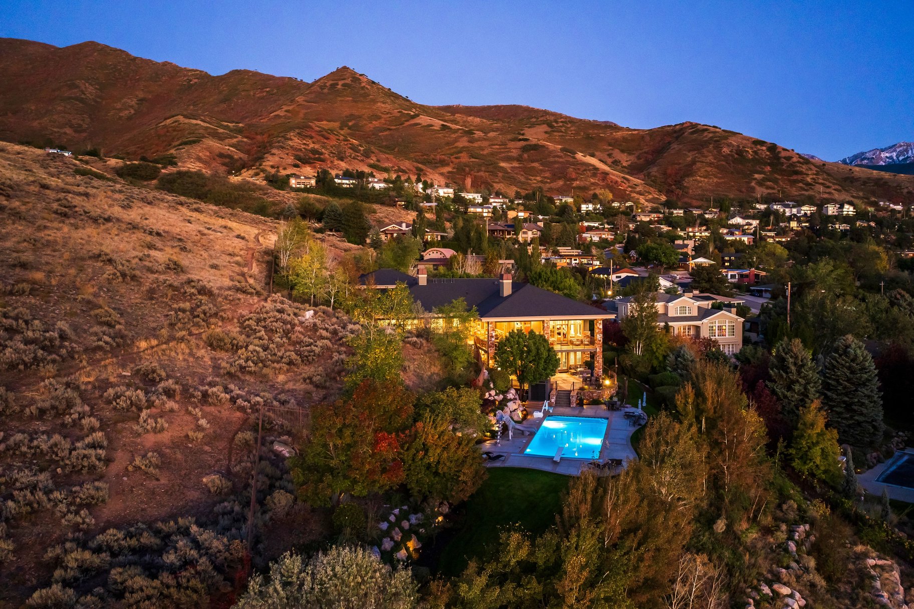  Timeless East Bench Craftsman Estate with Gated Entry, Expansive Light and Views - 物件實景
