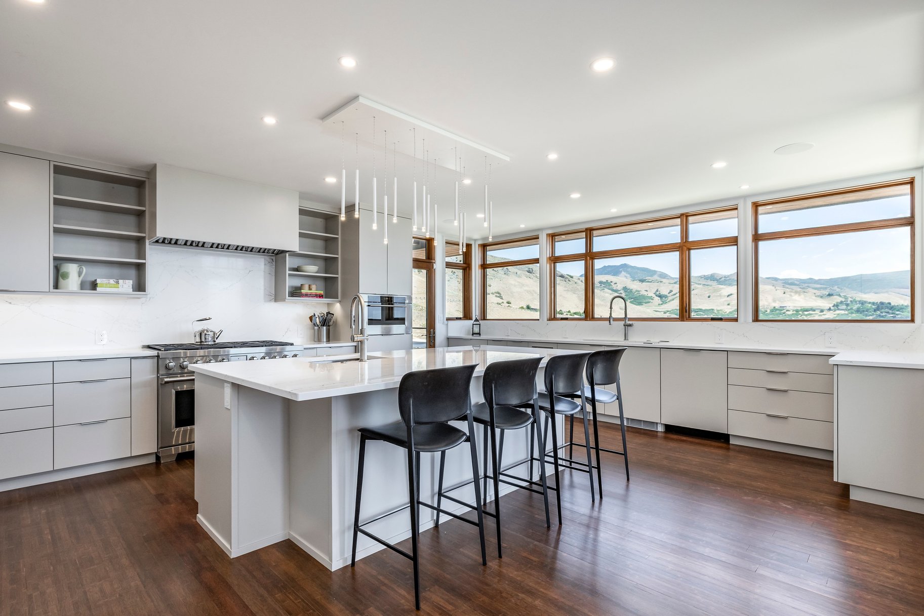  Stunning Contemporary Home with Commanding Views - 物件實景