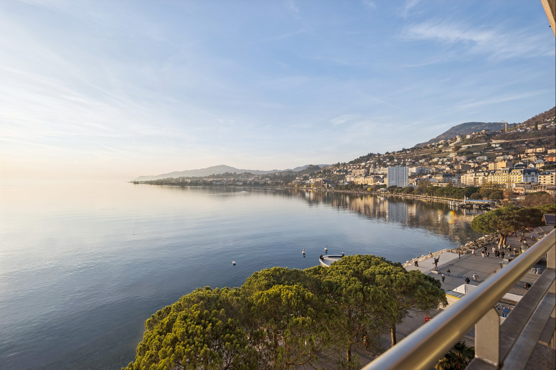  An exceptional location right on the lakefront - 物件實景