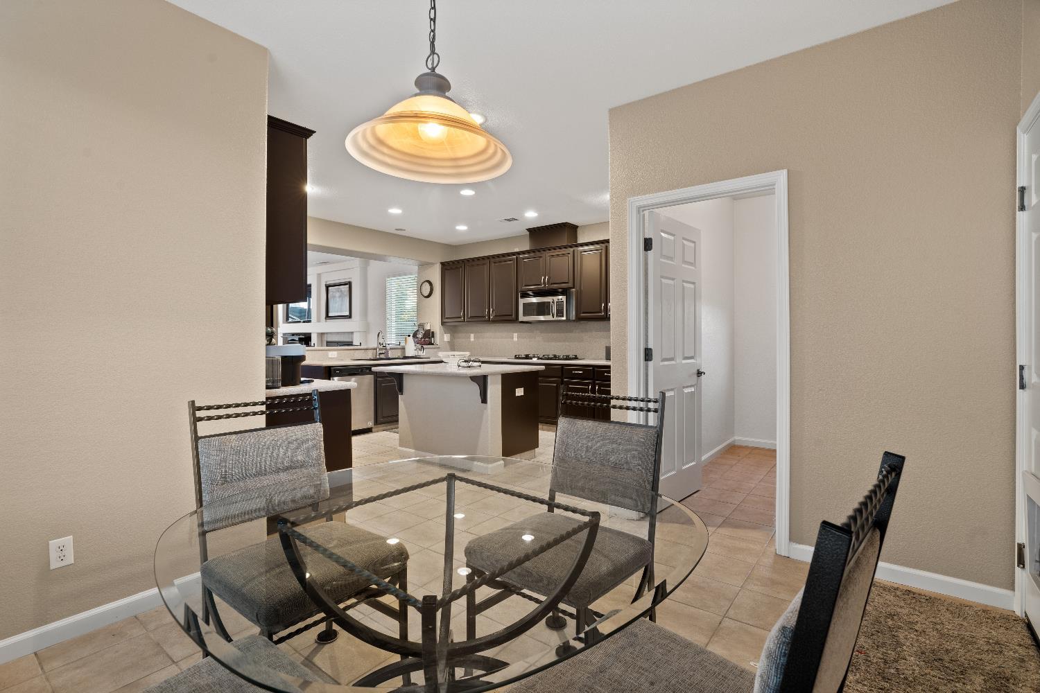 Riverbank, California, 95367, United States, 4 Bedrooms Bedrooms, ,3 BathroomsBathrooms,Residential,For Sale,1974513