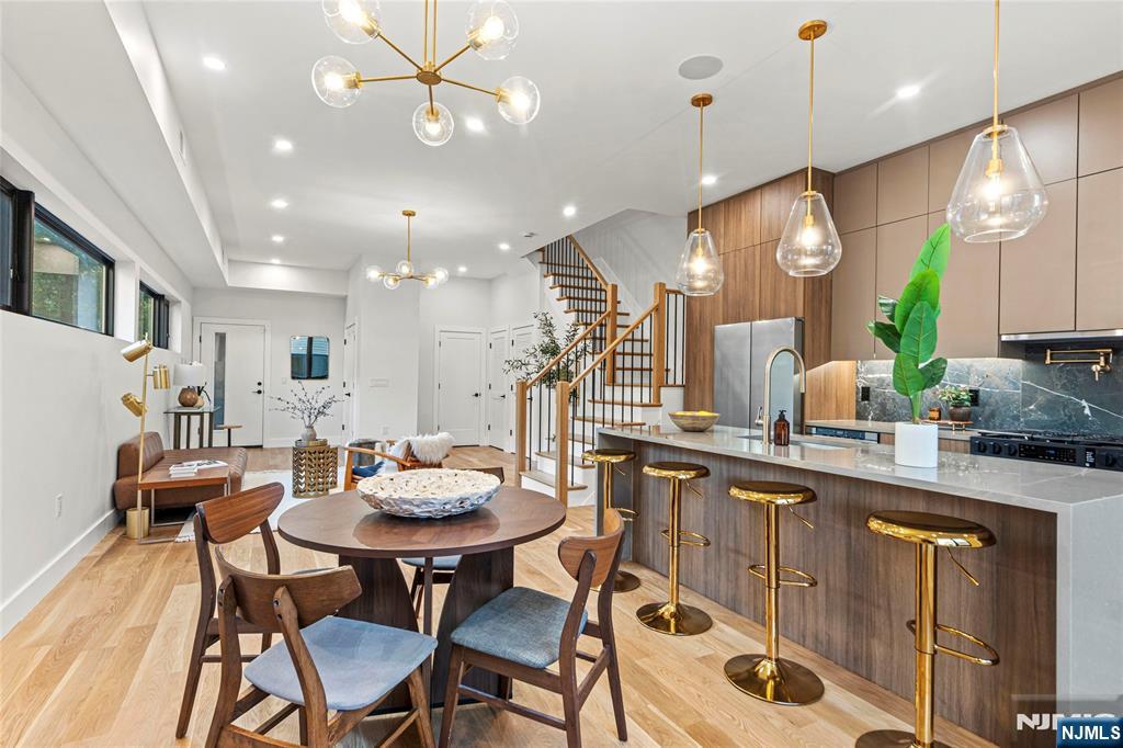 Jersey City, New Jersey, 07307, United States, 3 Bedrooms Bedrooms, ,3 BathroomsBathrooms,Residential,For Sale,2002133