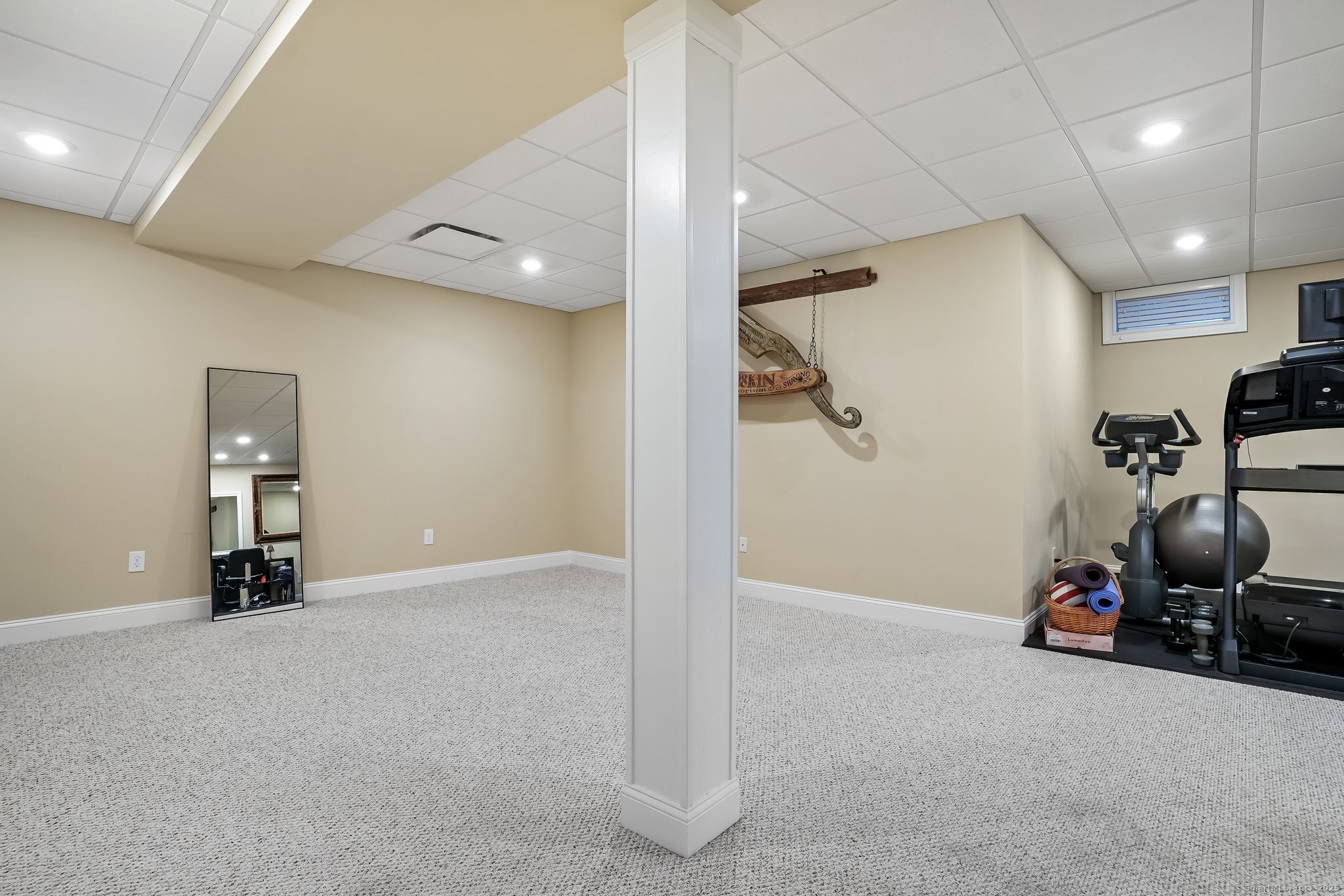 Brookfield, Connecticut, 06804, United States, 2 Bedrooms Bedrooms, ,4 BathroomsBathrooms,Residential,For Sale,1890460