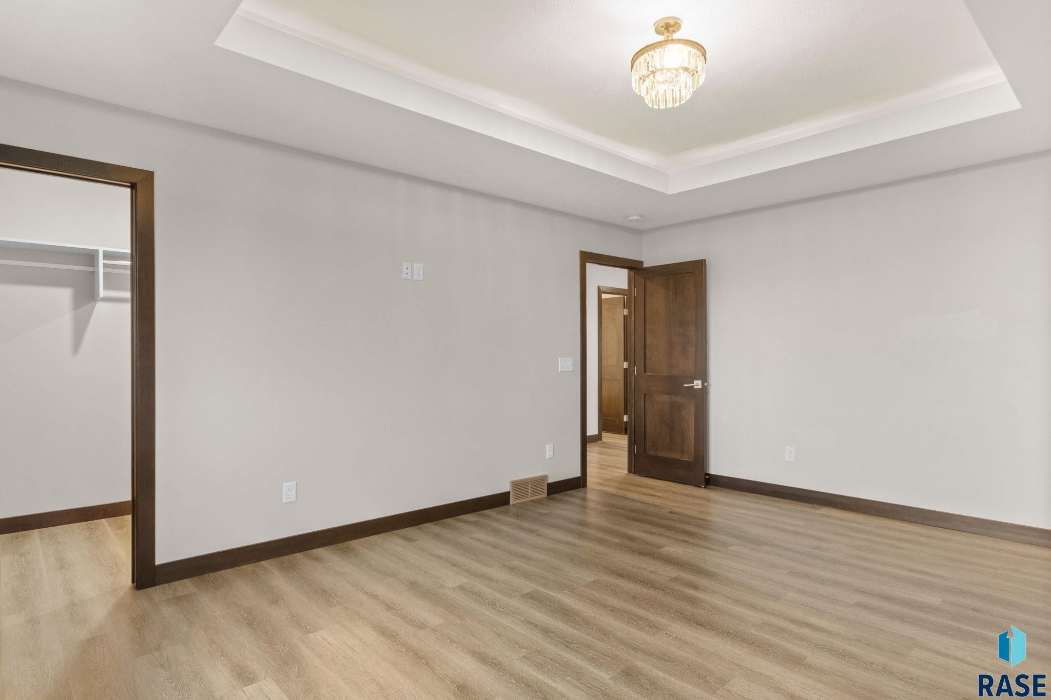 Sioux Falls, South Dakota, 57103, United States, 6 Bedrooms Bedrooms, ,4 BathroomsBathrooms,Residential,For Sale,1898339