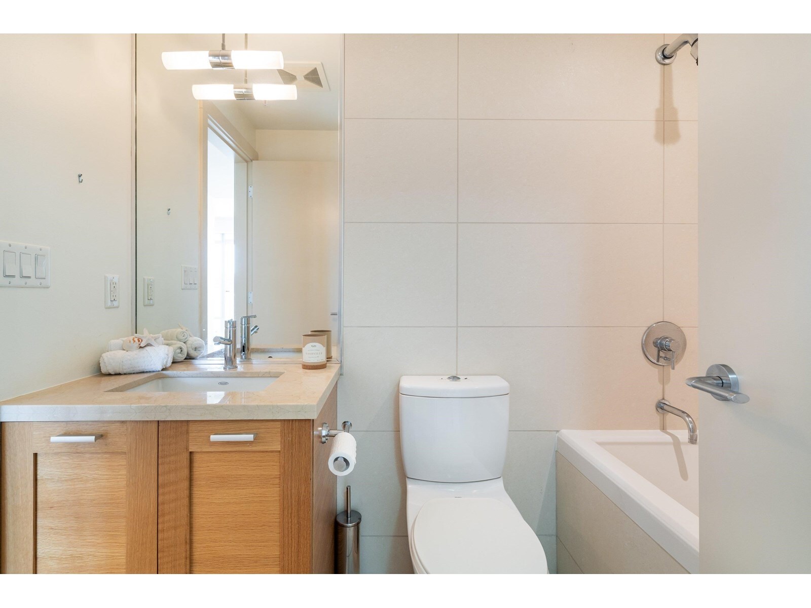WHITE ROCK, British Columbia, V4B 0A2, CA, 2 Bedrooms Bedrooms, ,2 BathroomsBathrooms,Residential,For Sale,1947534