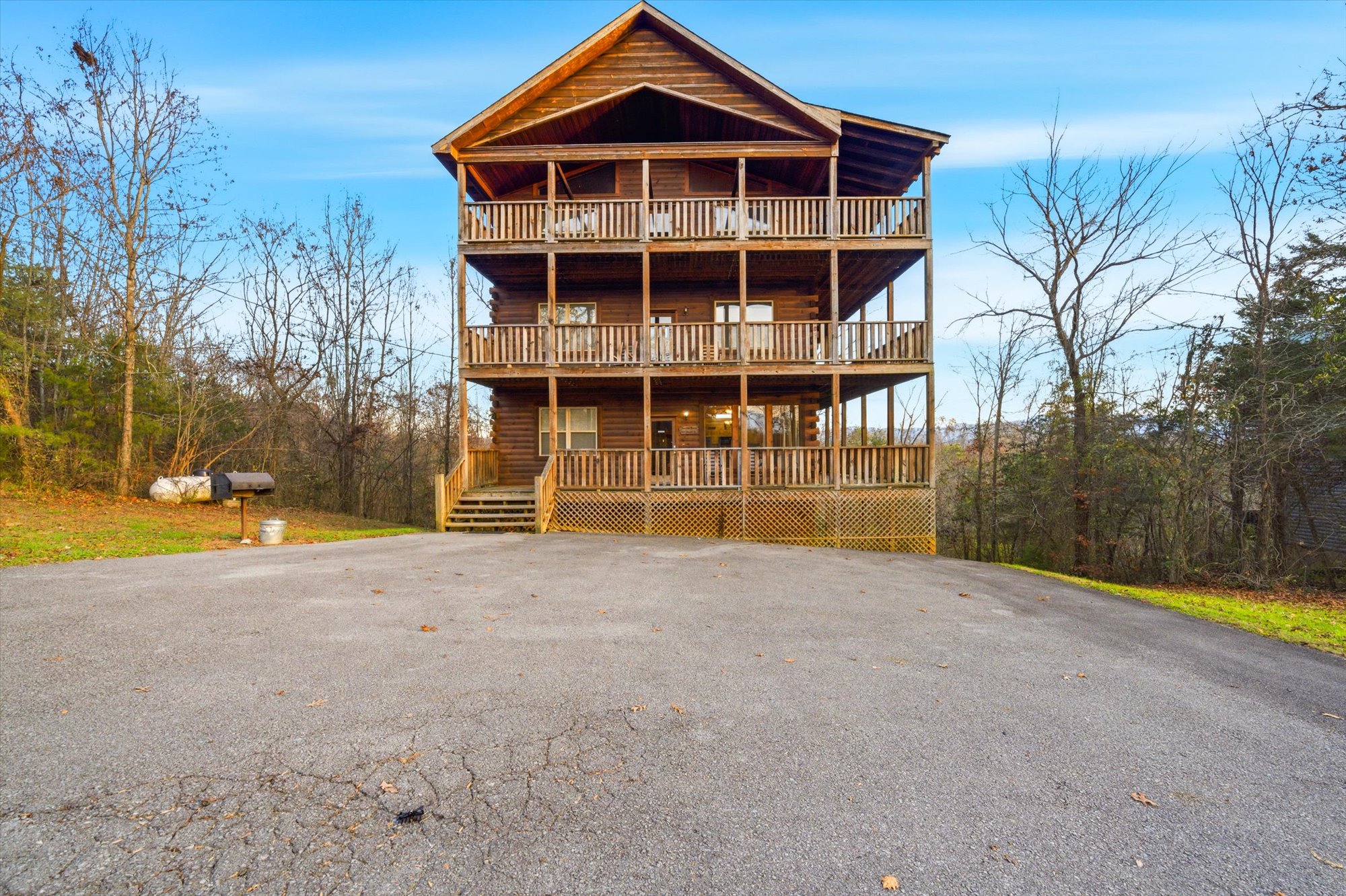 Sevierville, Tennessee, 37876-3406, United States, 3 Bedrooms Bedrooms, ,5 BathroomsBathrooms,Residential,For Sale,2048789