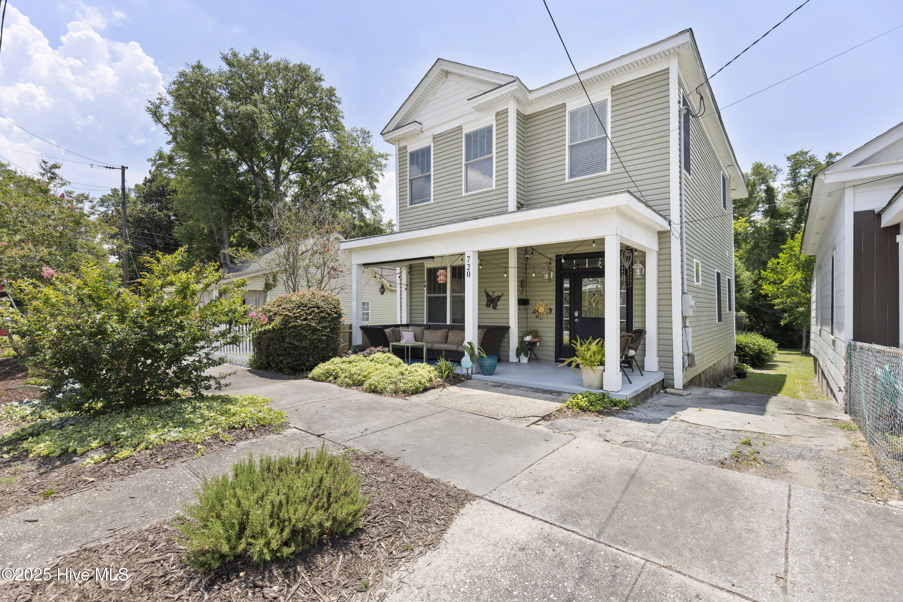 Wilmington, North Carolina, 28401, United States, 4 Bedrooms Bedrooms, ,3 BathroomsBathrooms,Residential,For Sale,1882857