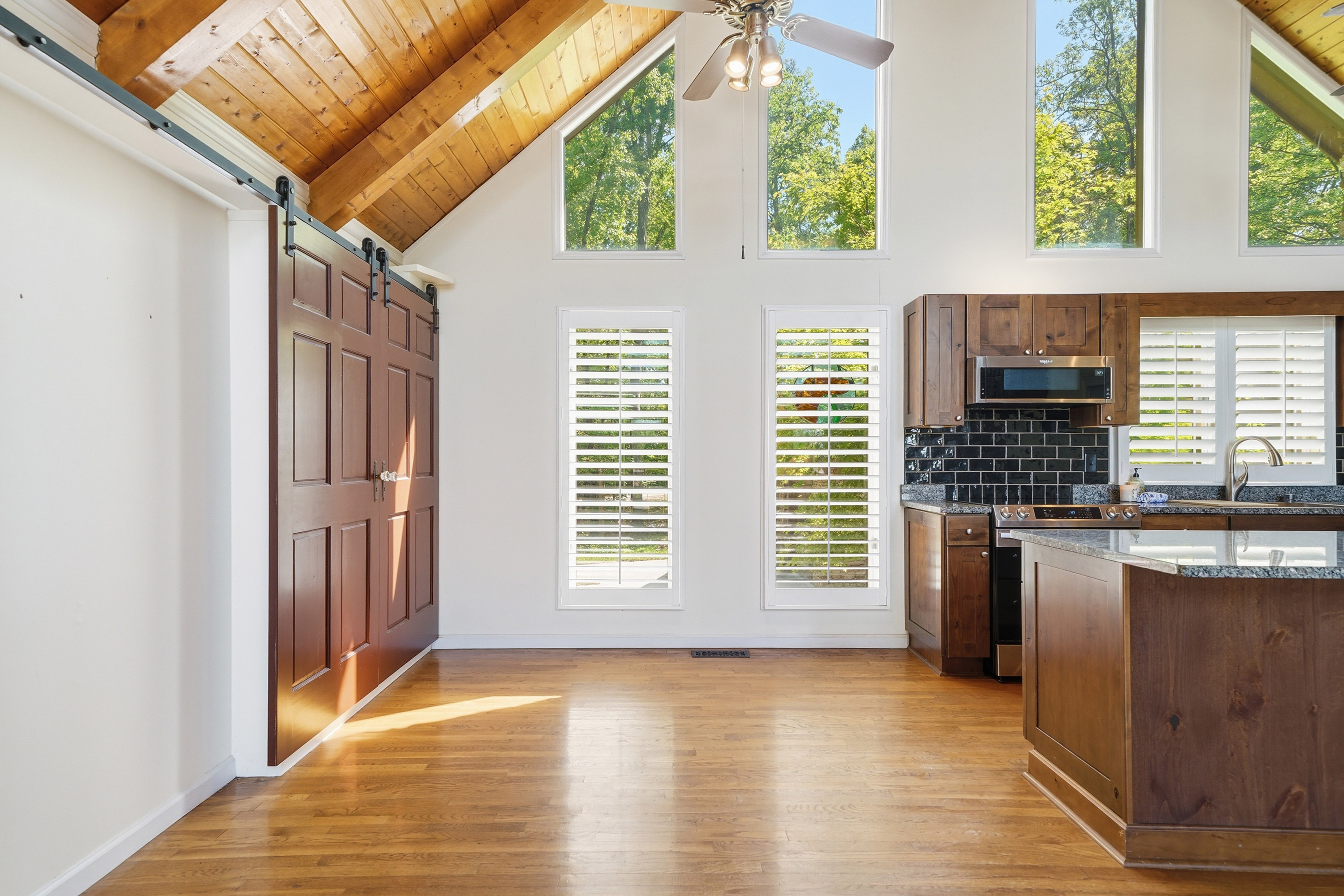  Ideal Cabin Escape Ready for Your Riverfront Lifestyle - 物件實景