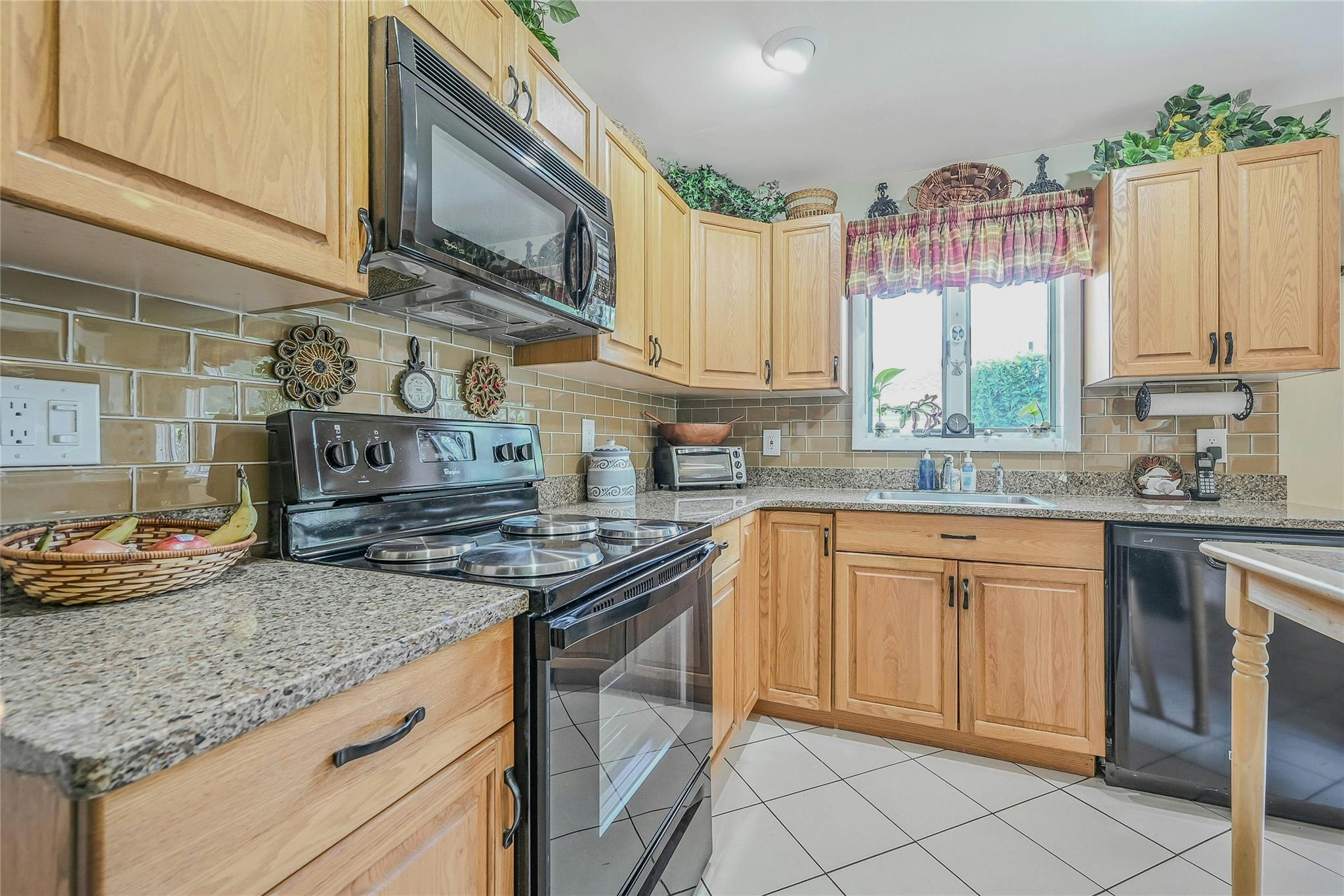 Sayville, New York, 11782, United States, 3 Bedrooms Bedrooms, ,2 BathroomsBathrooms,Residential,For Sale,1892775