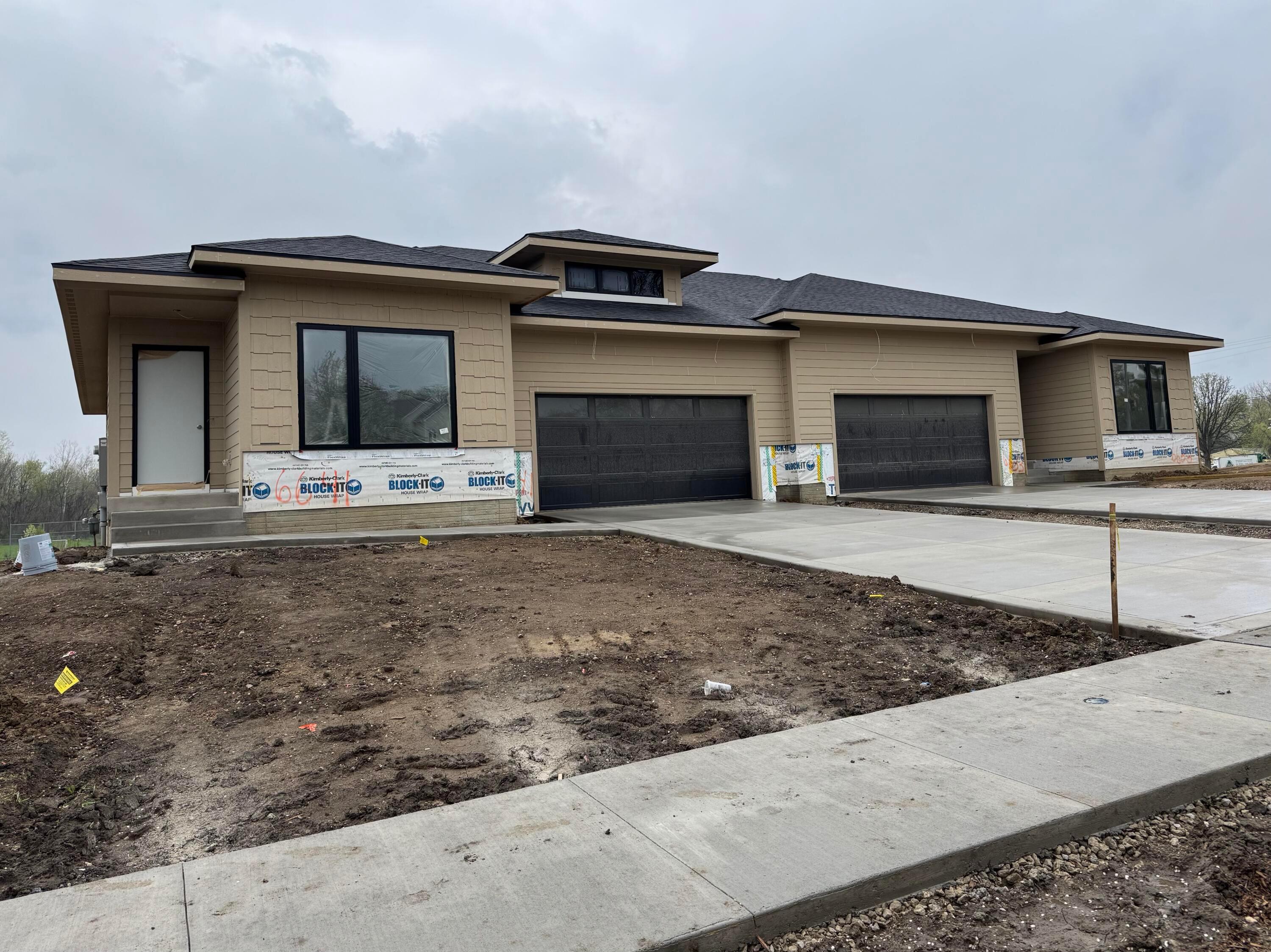 Johnston, Iowa, 50131, United States, 2 Bedrooms Bedrooms, ,3 BathroomsBathrooms,Residential,For Sale,1922113