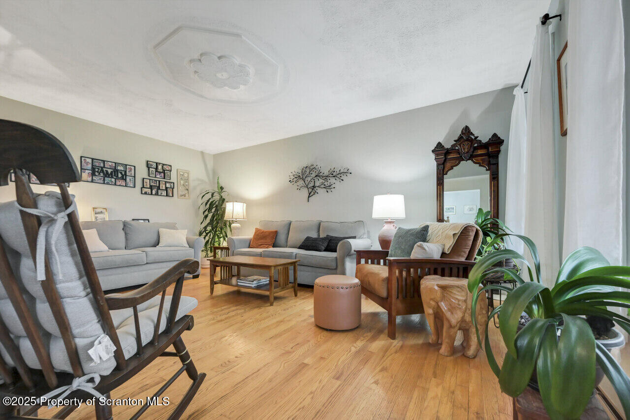 Moscow, Pennsylvania, 18444, United States, 4 Bedrooms Bedrooms, ,3 BathroomsBathrooms,Residential,For Sale,1999733