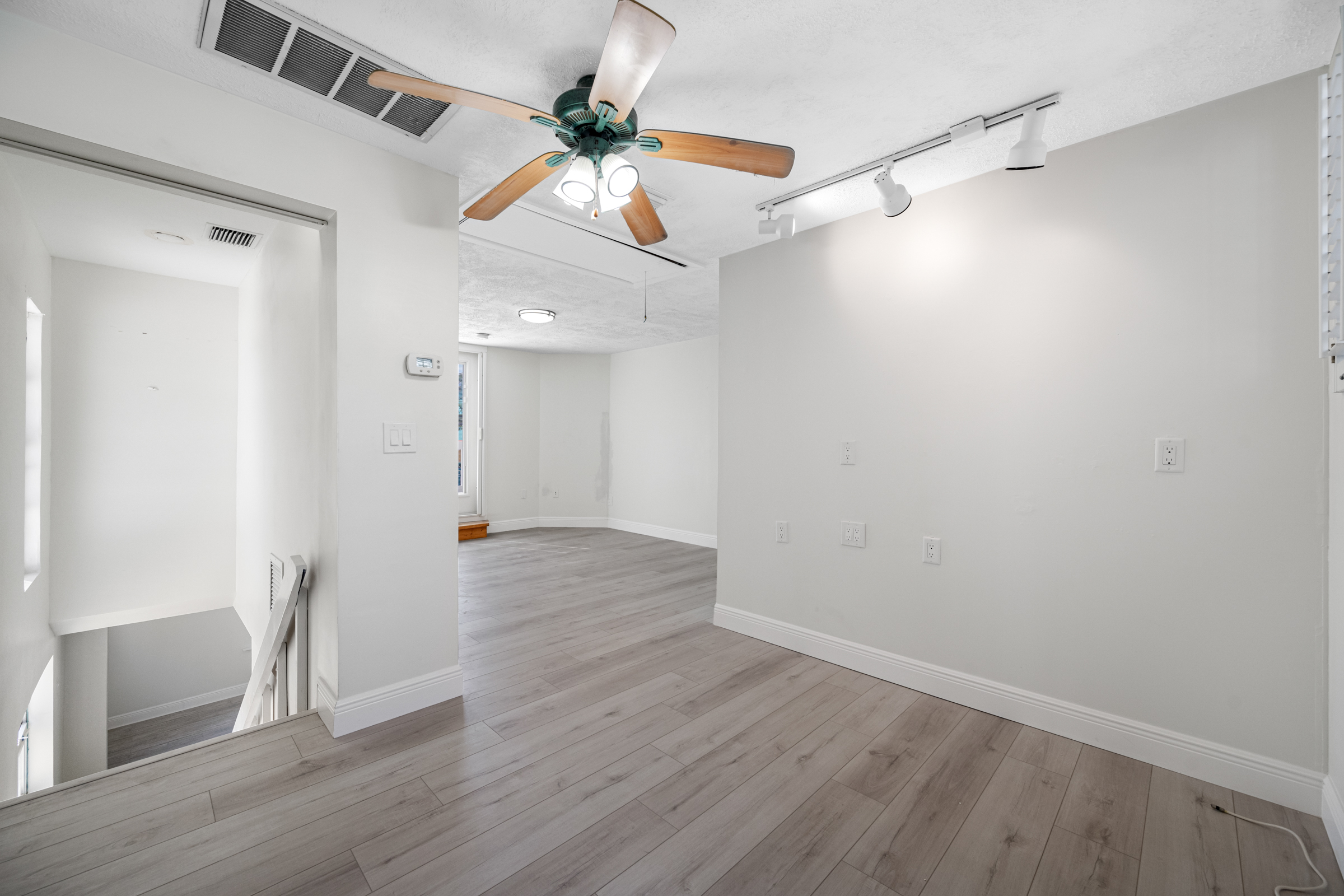 Treasure Island, Florida, 33706, United States, 3 Bedrooms Bedrooms, ,2 BathroomsBathrooms,Residential,For Sale,1983263