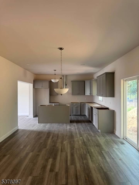 Washington Boro, New Jersey, 07882, United States, 4 Bedrooms Bedrooms, ,3 BathroomsBathrooms,Residential,For Sale,1918779