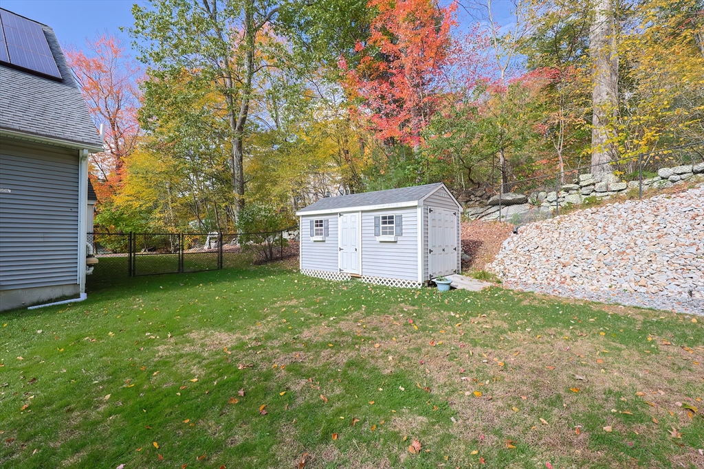 Northbridge, Massachusetts, 01534, United States, 4 Bedrooms Bedrooms, ,2 BathroomsBathrooms,Residential,For Sale,1977320