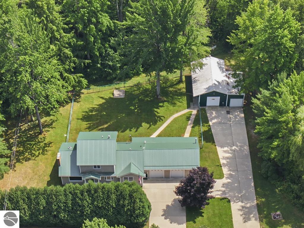 Lake Mitchell Dr, Cadillac, MI 49601