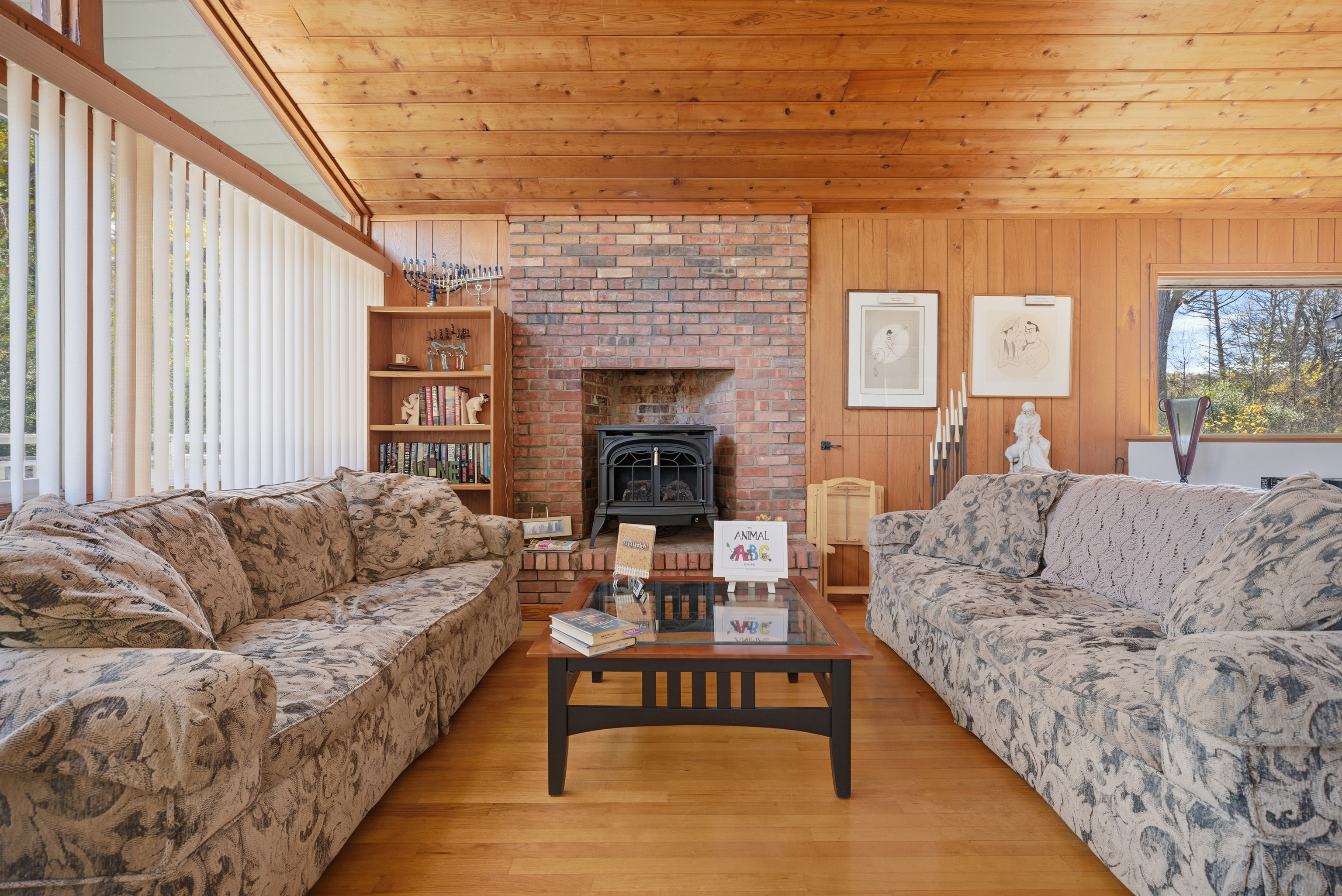 Danbury, Connecticut, 06810, United States, 4 Bedrooms Bedrooms, ,2 BathroomsBathrooms,Residential,For Sale,1988072