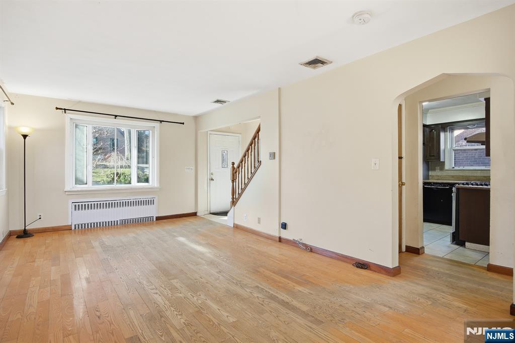 Fort Lee, New Jersey, 07024, United States, 4 Bedrooms Bedrooms, ,3 BathroomsBathrooms,Residential,For Sale,2003109