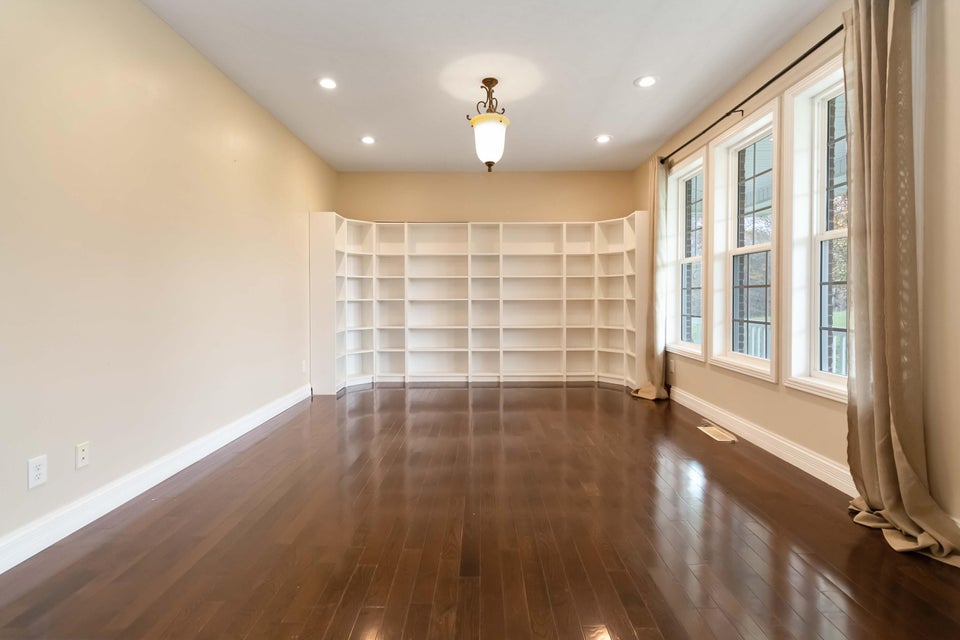 Dunnville, Kentucky, 42528, United States, 6 Bedrooms Bedrooms, ,5 BathroomsBathrooms,Residential,For Sale,1998018