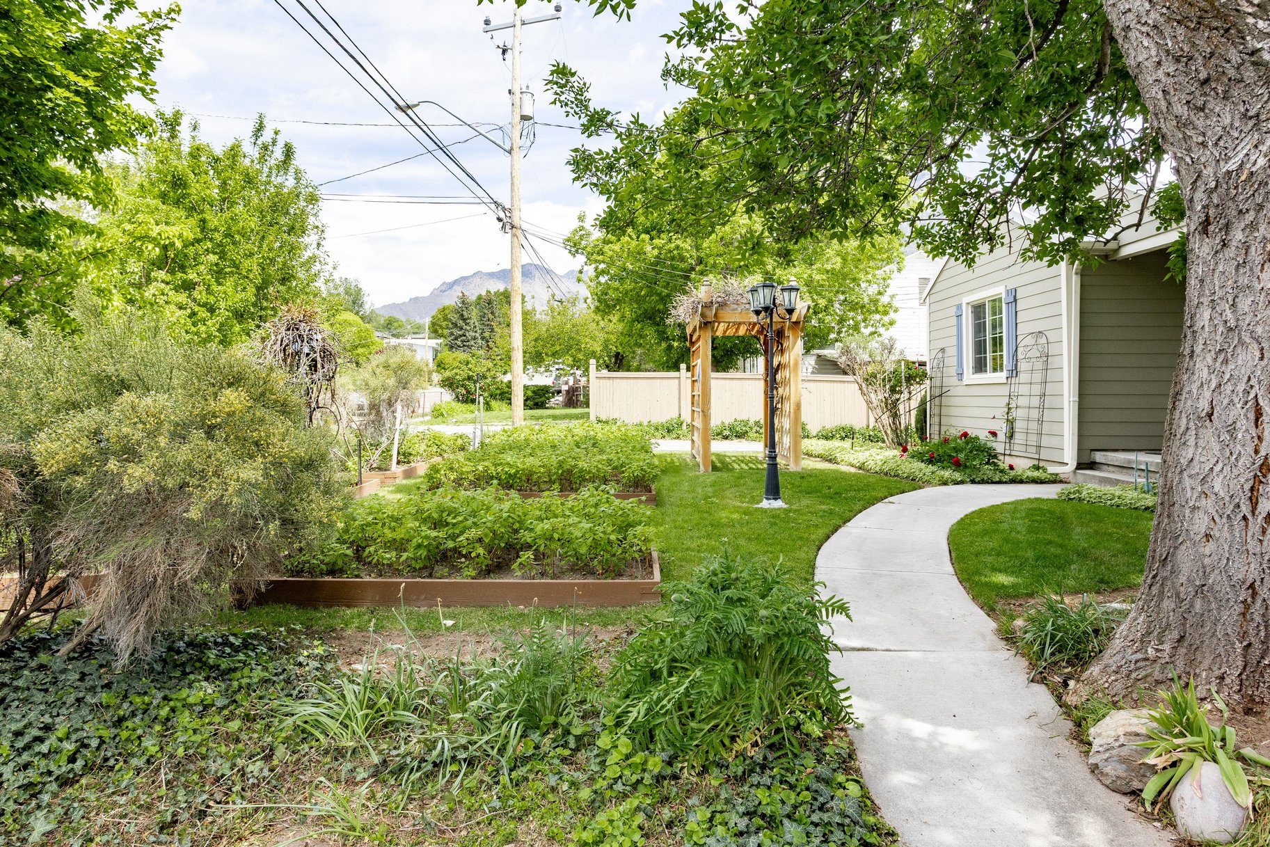  Multifamily Homestead in the Heart of Holladay - 物件實景