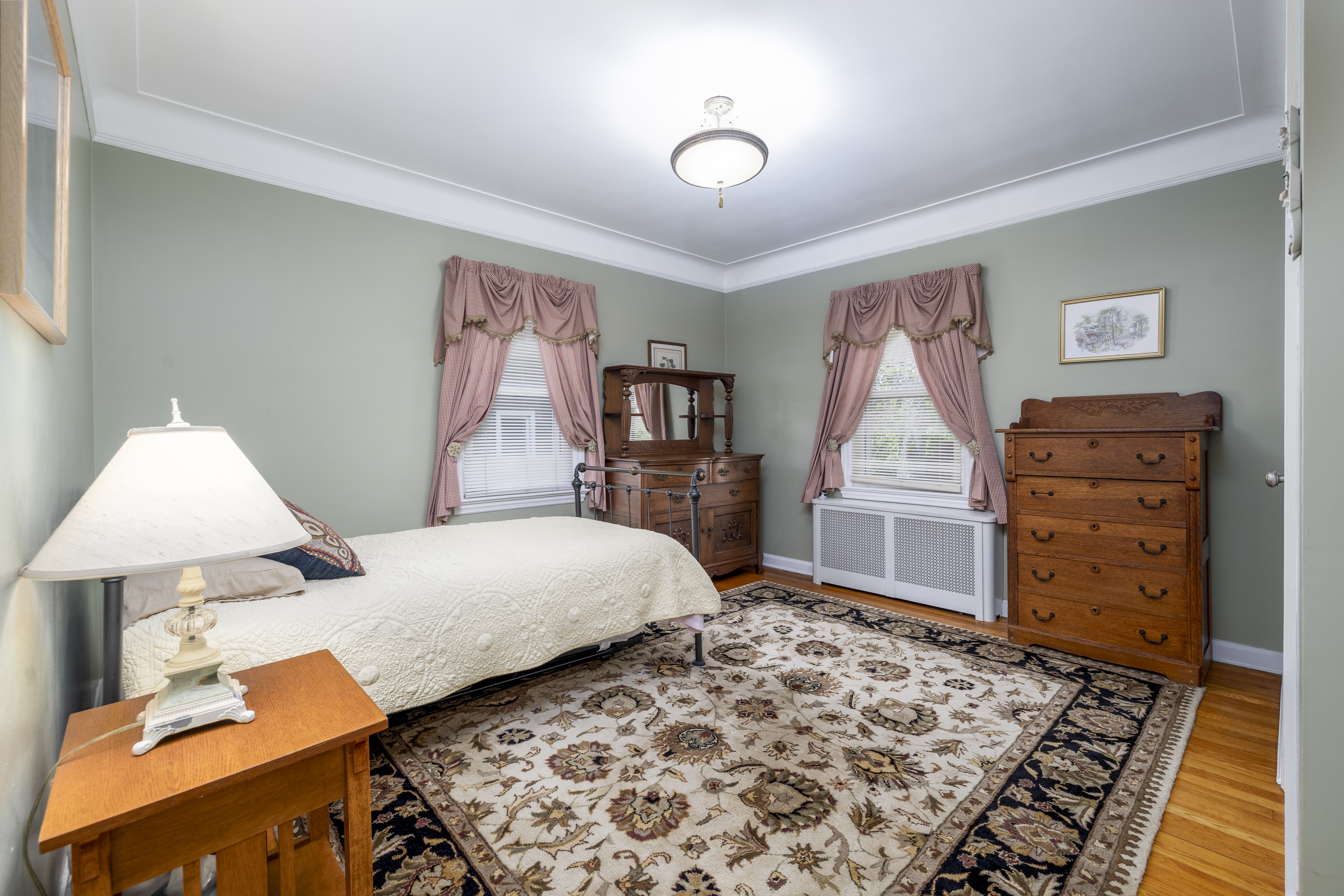  124 Peterhoff Avenue, Malverne, NY, 11565 - 物件實景