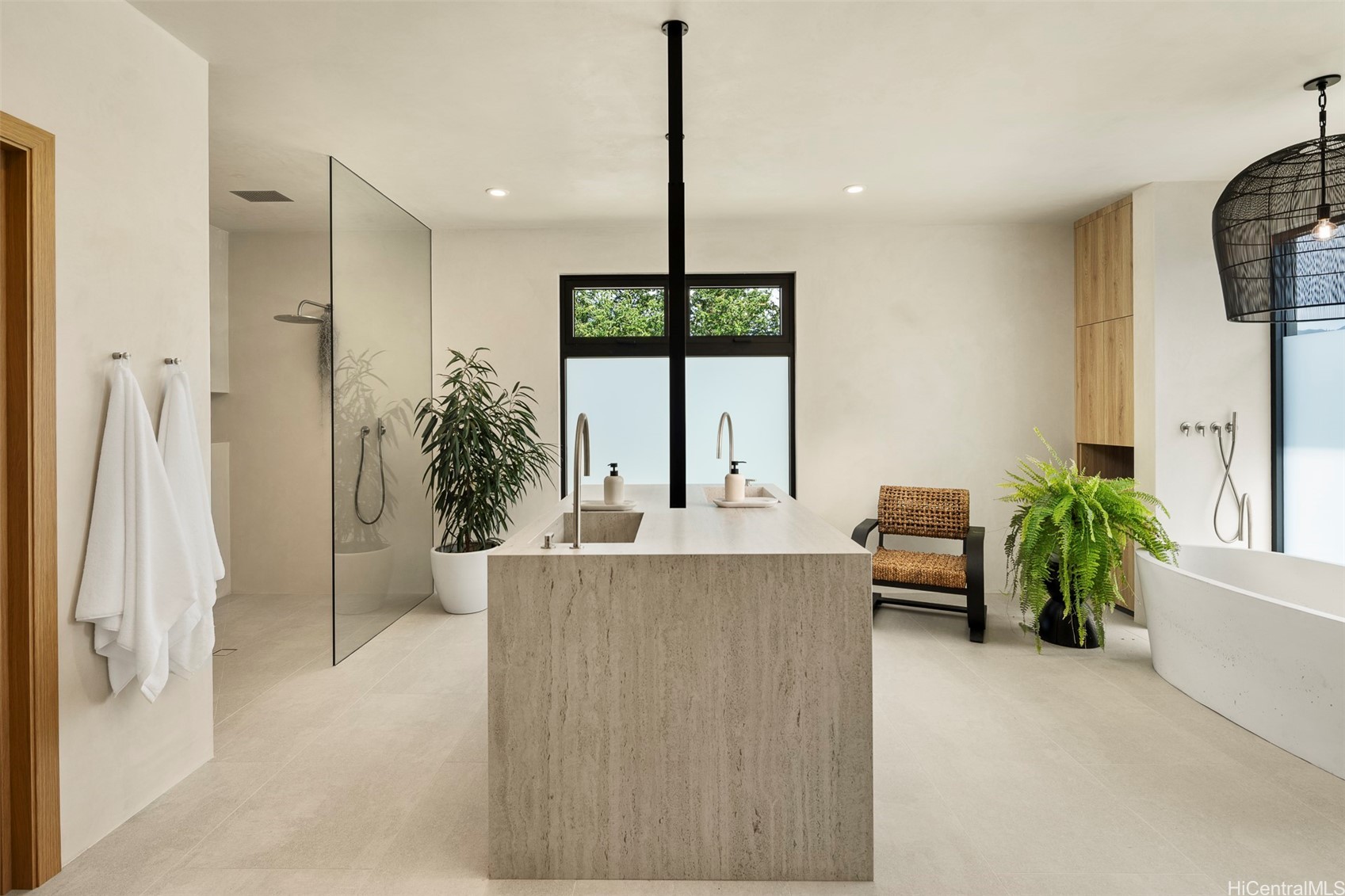 Honolulu, Hawaii, 96816, United States, 5 Bedrooms Bedrooms, ,6 BathroomsBathrooms,Residential,For Sale,1989143