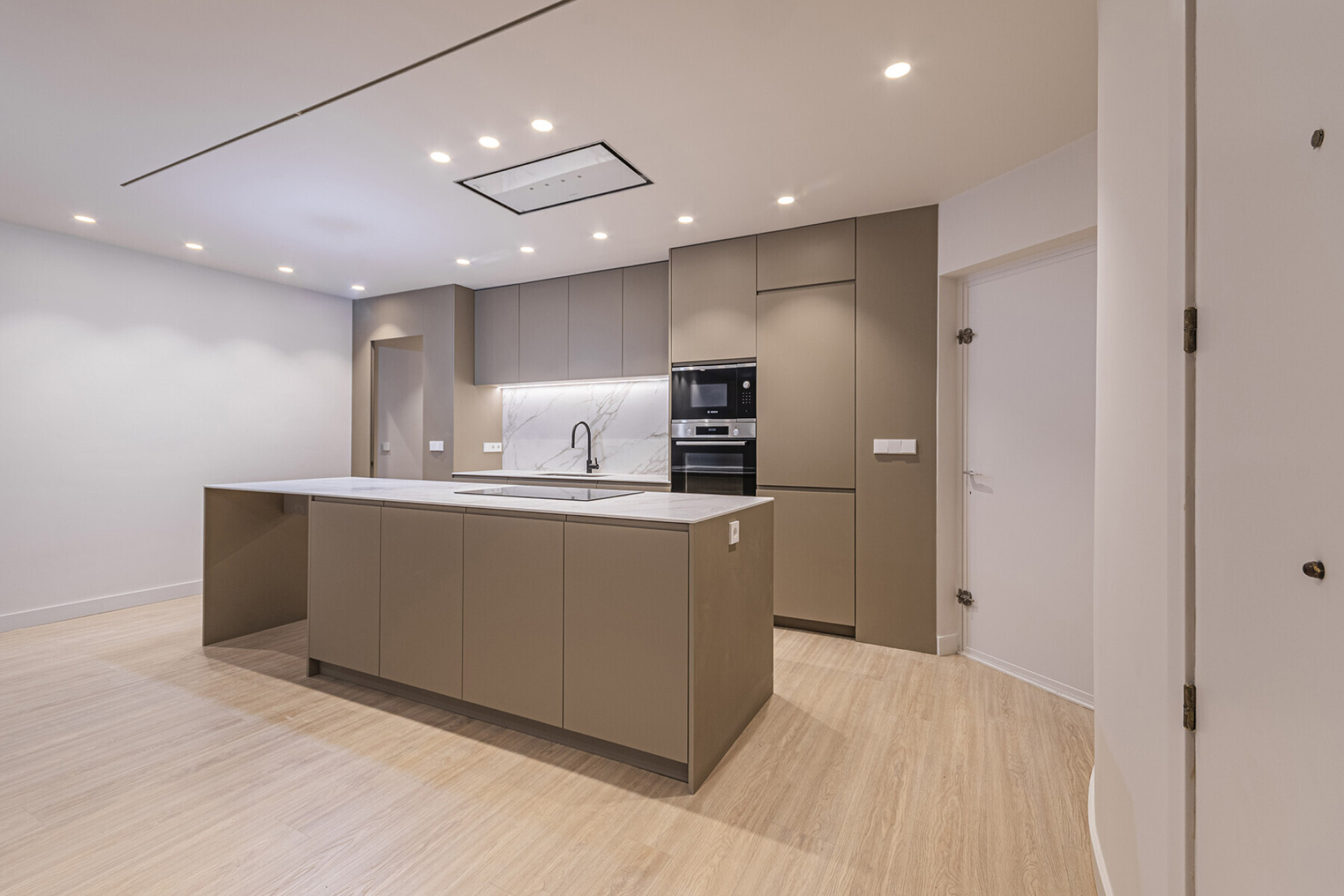  Fantastic renovated apartment with large garden at the living room level - 物件實景