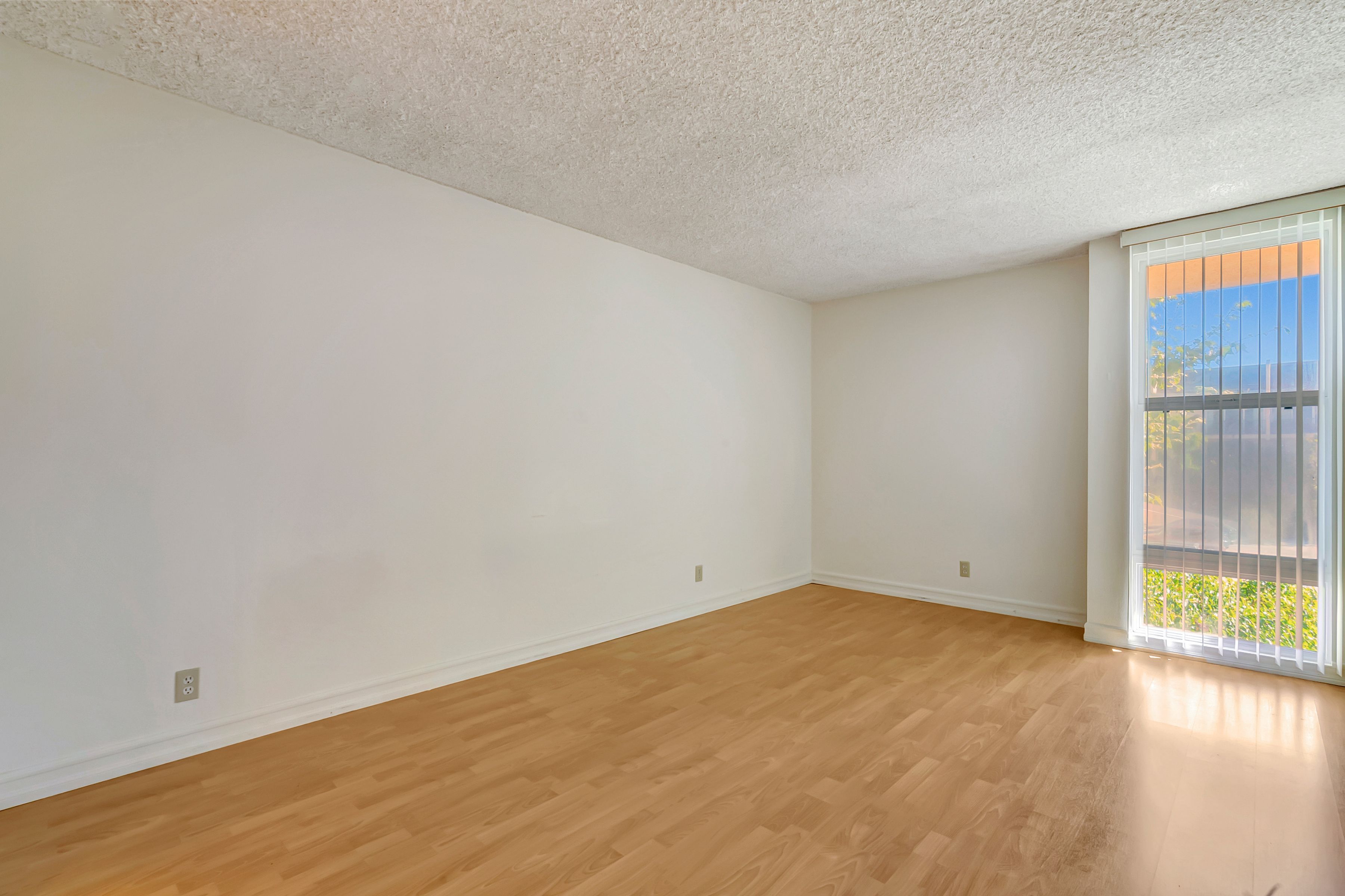  23901 Civic Center Way - 物件實景