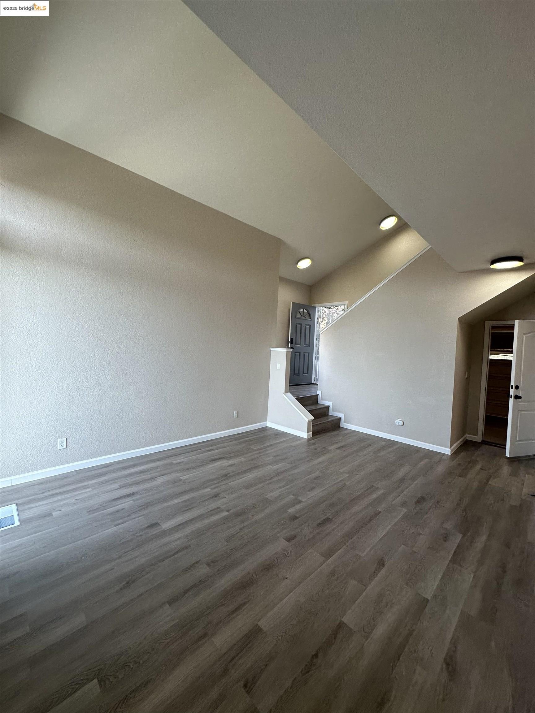 Vallejo, California, 94591, United States, ,Residential,For Sale,1940570