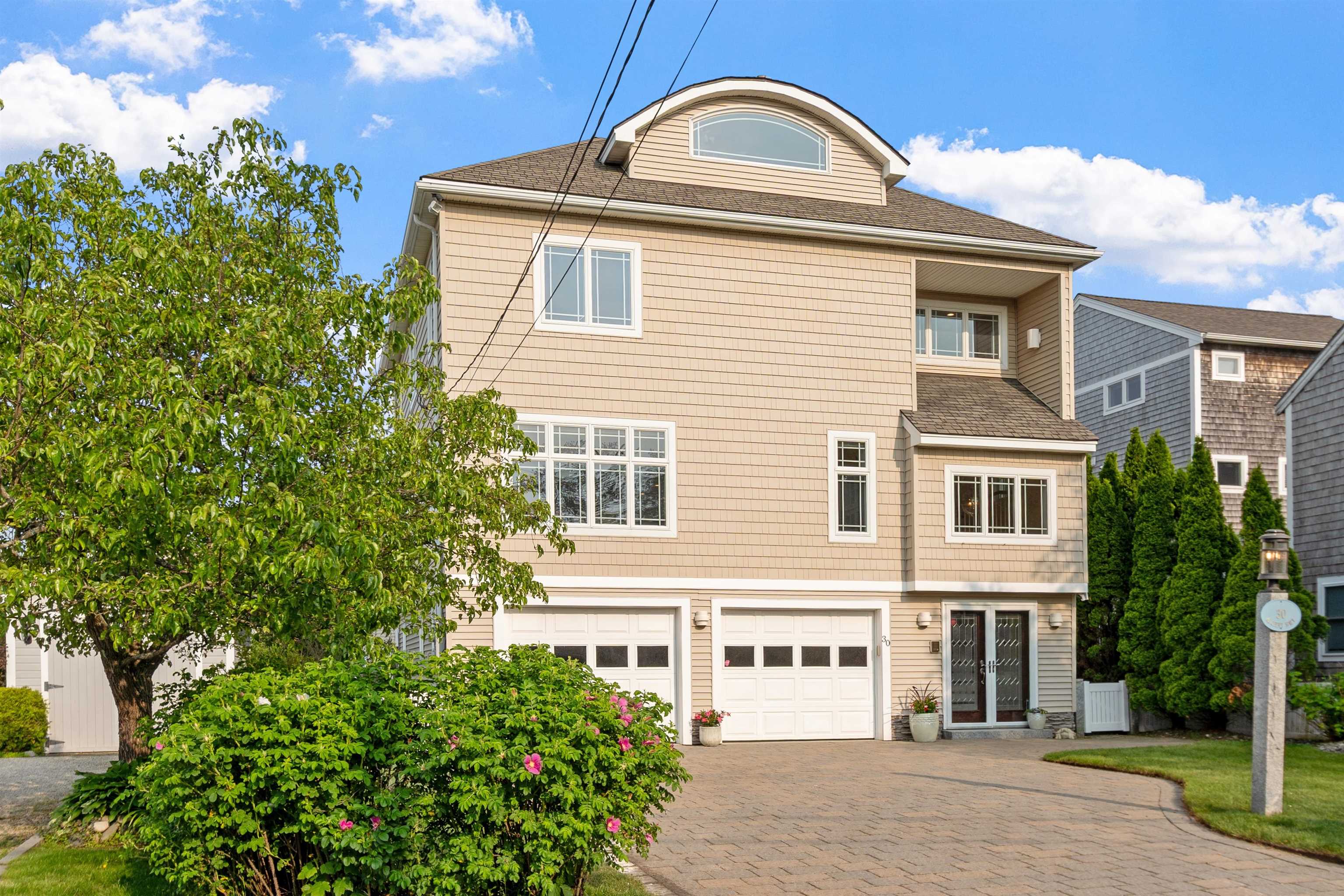 Hampton, New Hampshire, 03842, United States, 3 Bedrooms Bedrooms, ,1 BathroomBathrooms,Residential,For Sale,1846581