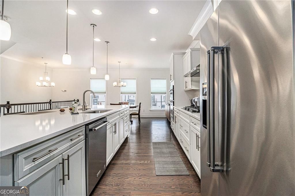 Atlanta, Georgia, 30324, United States, 4 Bedrooms Bedrooms, ,5 BathroomsBathrooms,Residential,For Sale,1909913