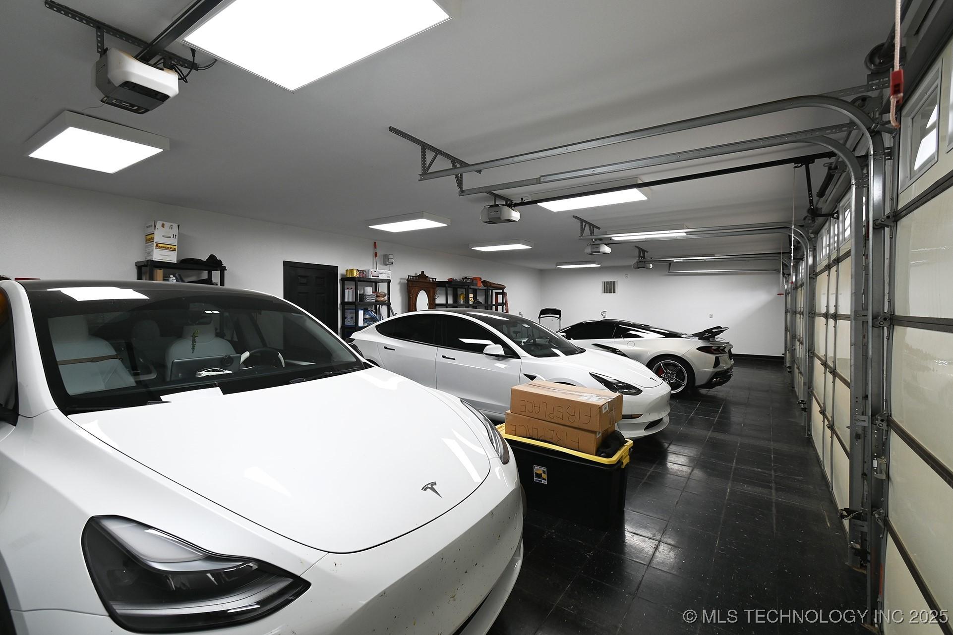 Sallisaw, Oklahoma, 74955, United States, 3 Bedrooms Bedrooms, ,3 BathroomsBathrooms,Residential,For Sale,2009698