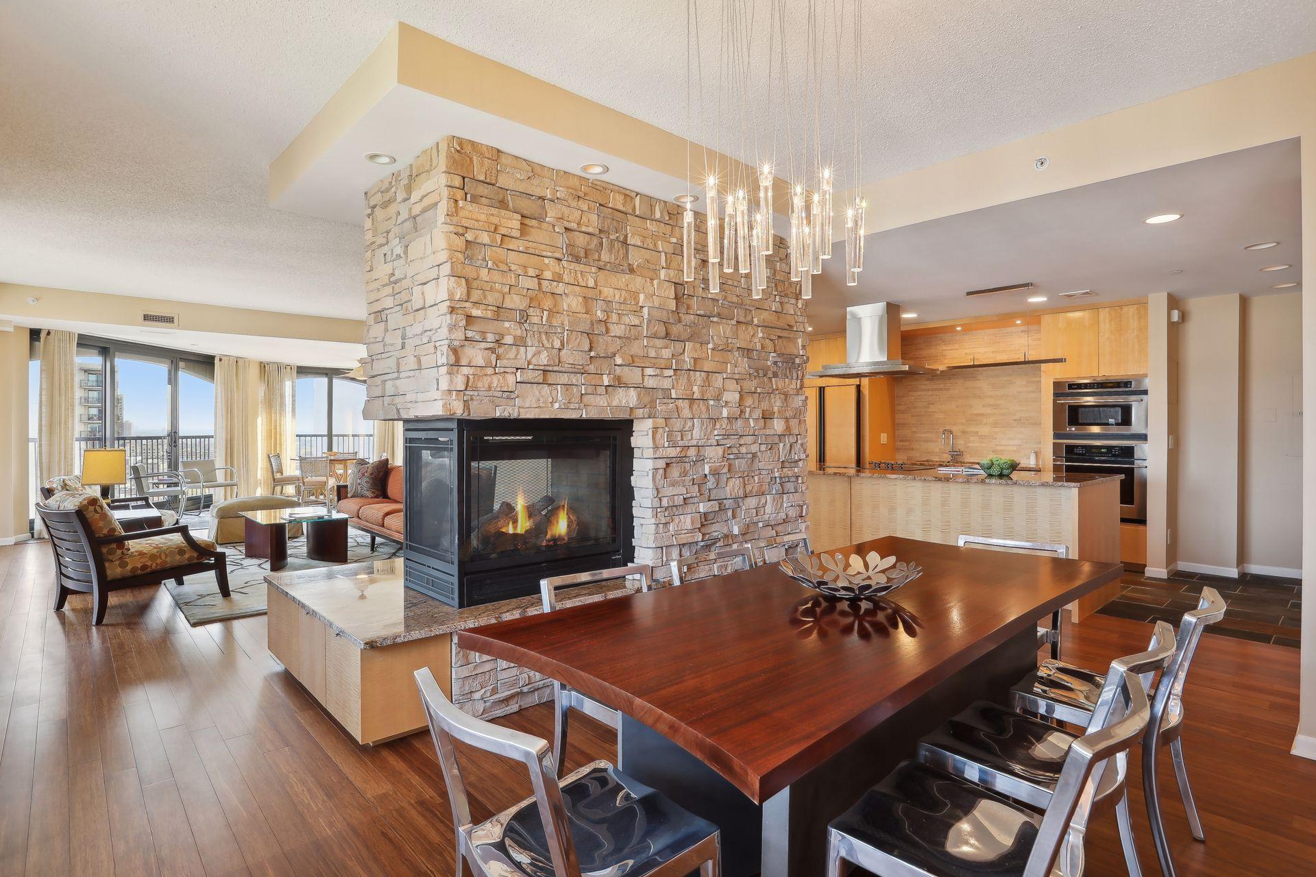 Minneapolis, Minnesota, 55403, United States, 2 Bedrooms Bedrooms, ,1 BathroomBathrooms,Residential,For Sale,1794027