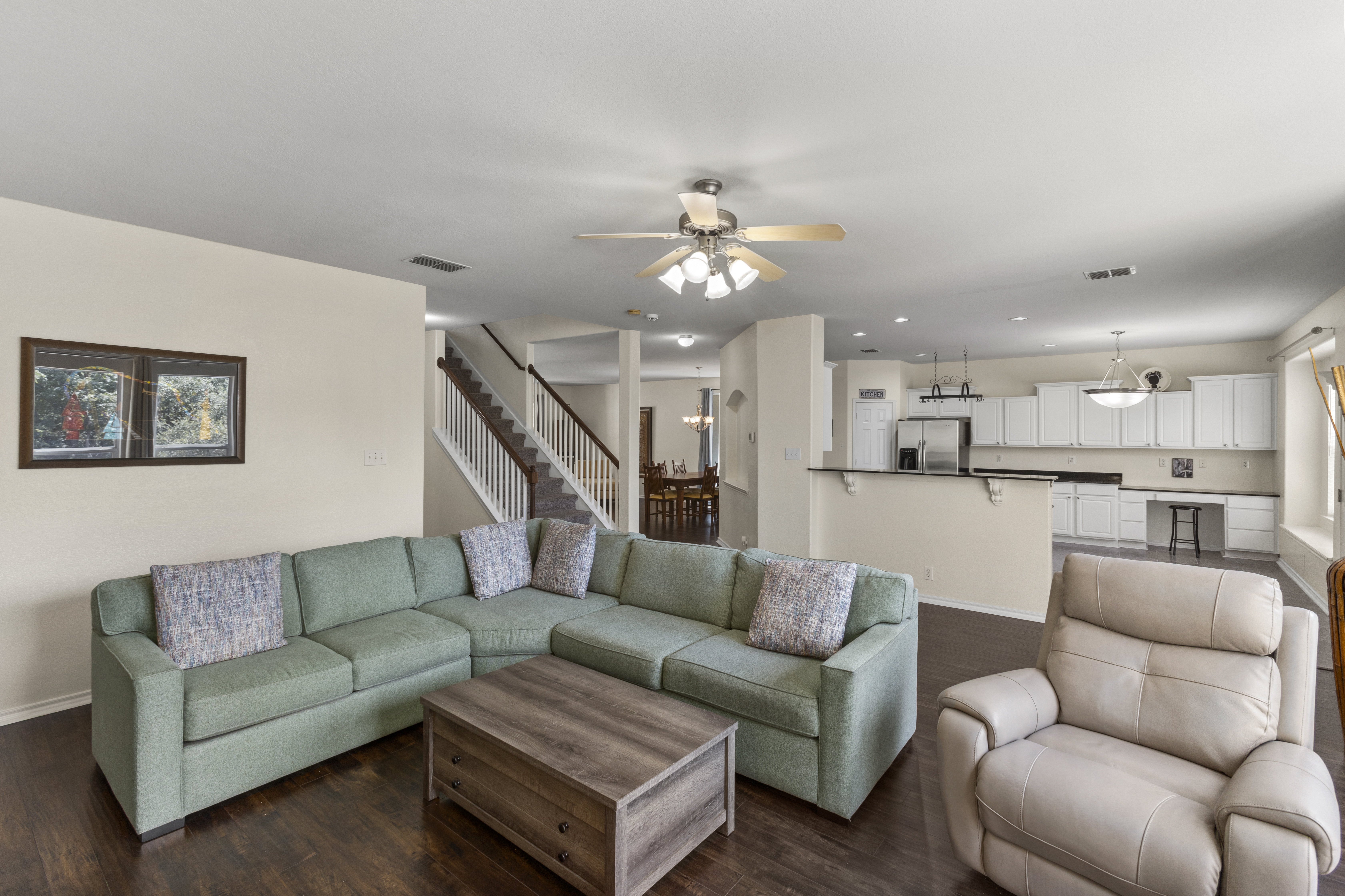  Spacious Home with Greenbelt Views - 物件實景