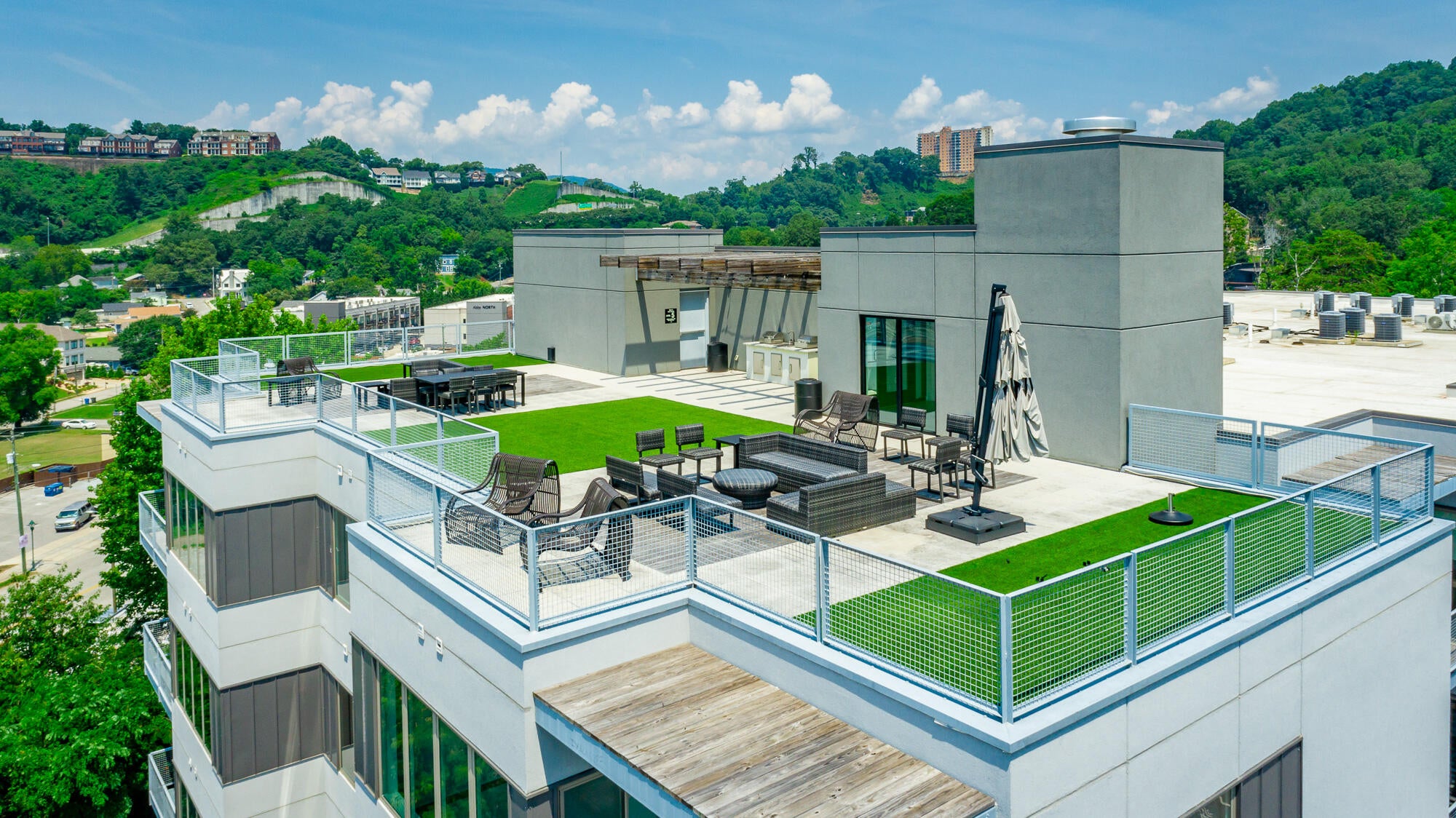 Chattanooga, Tennessee, 37405, United States, 2 Bedrooms Bedrooms, ,2 BathroomsBathrooms,Residential,For Sale,1875132