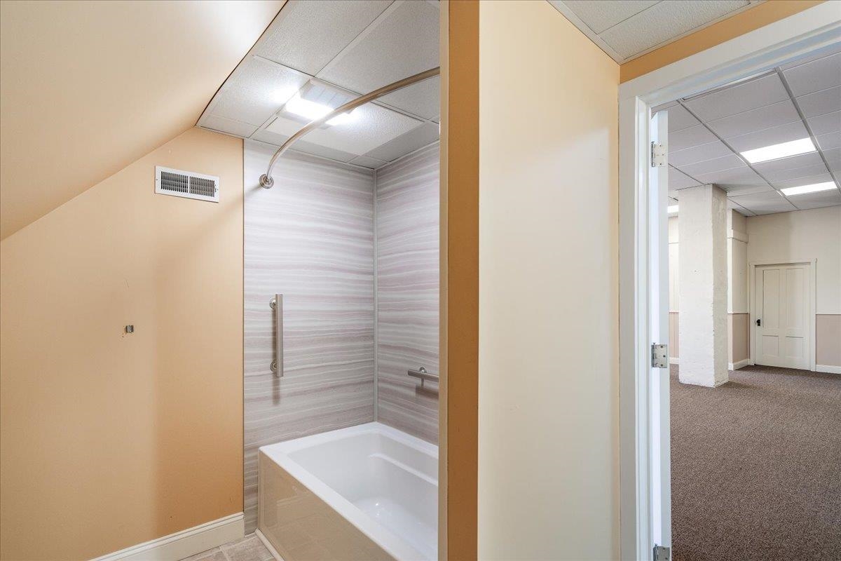 Manchester, New Hampshire, 03104, United States, 5 Bedrooms Bedrooms, ,6 BathroomsBathrooms,Residential,For Sale,1779351