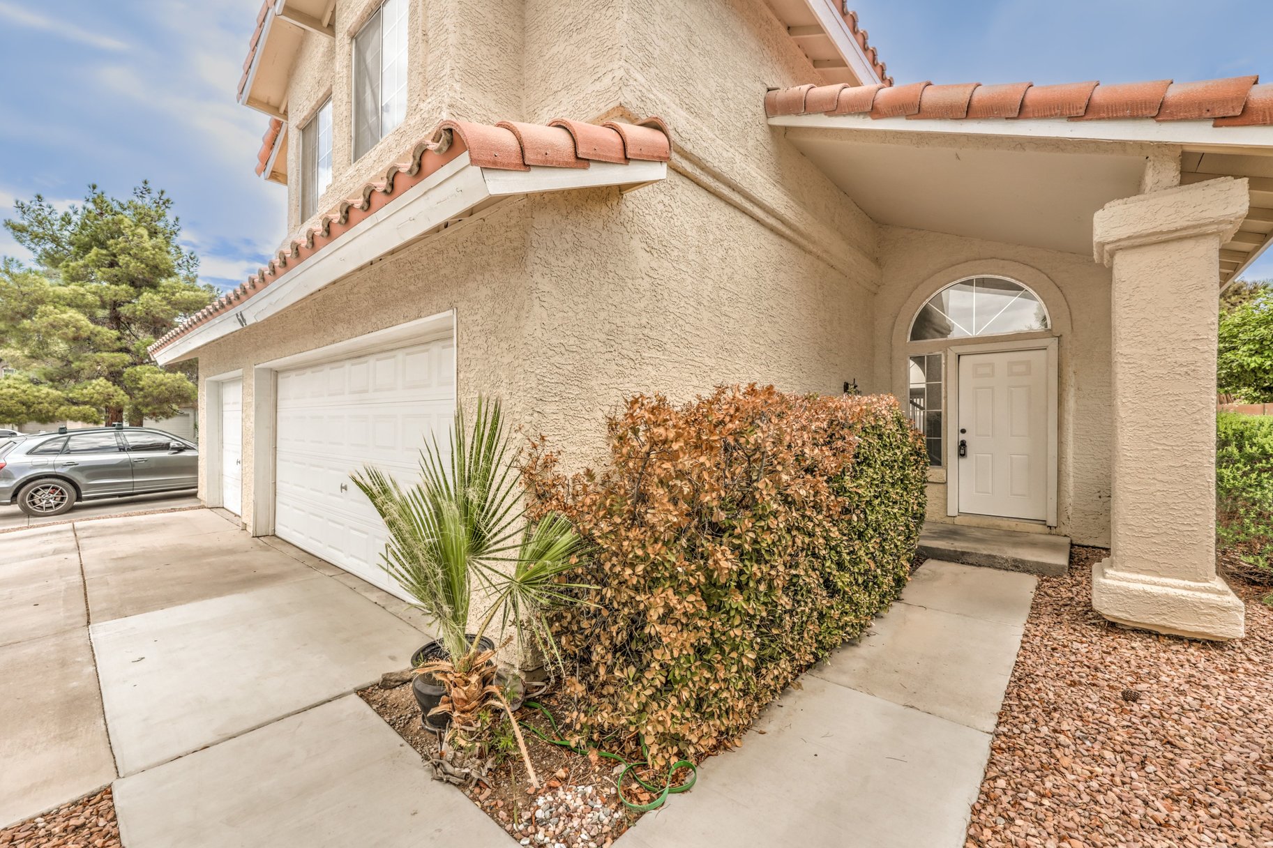  Fresh, Spacious & Move-In Ready — Green Valley Home on an Oversized Lot - 物件實景