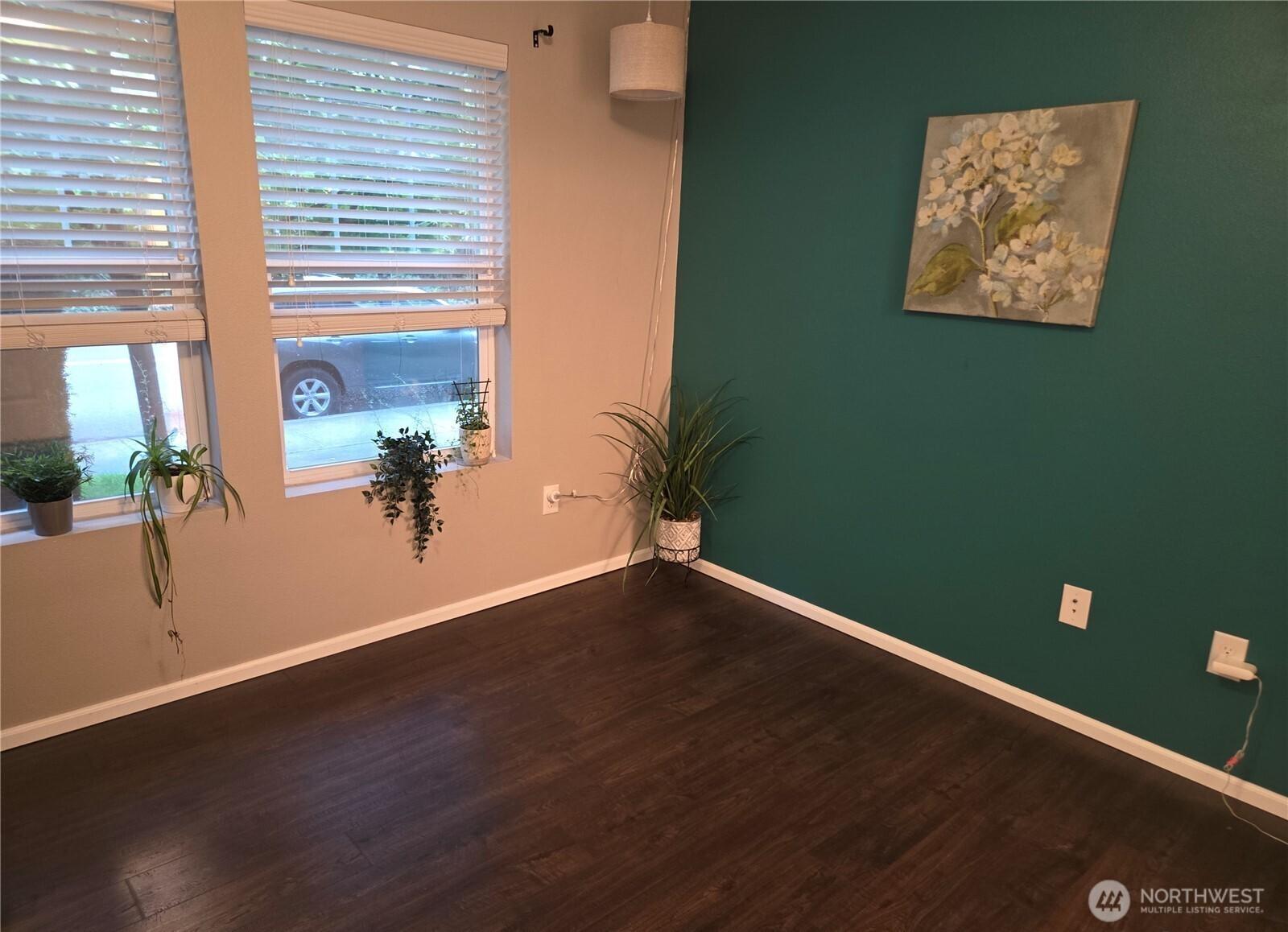 EVERETT, Washington, 98208, United States, 2 Bedrooms Bedrooms, ,3 BathroomsBathrooms,Residential,For Sale,1948588