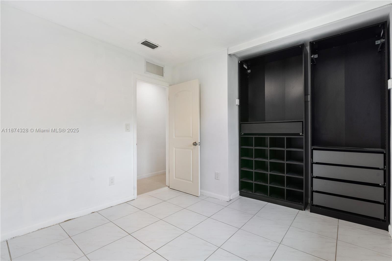 Miami, Florida, 33176, United States, 3 Bedrooms Bedrooms, ,1 BathroomBathrooms,Residential,For Sale,1941991
