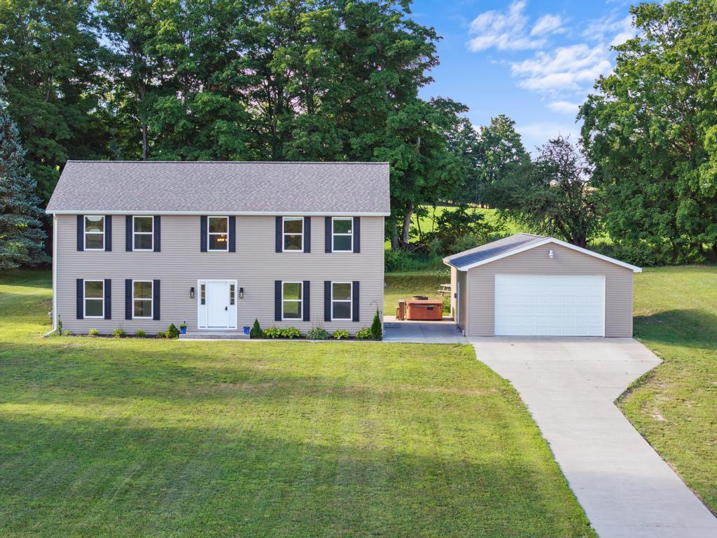 Charlevoix, Michigan, 49720, United States, 5 Bedrooms Bedrooms, ,3 BathroomsBathrooms,Residential,For Sale,1917973