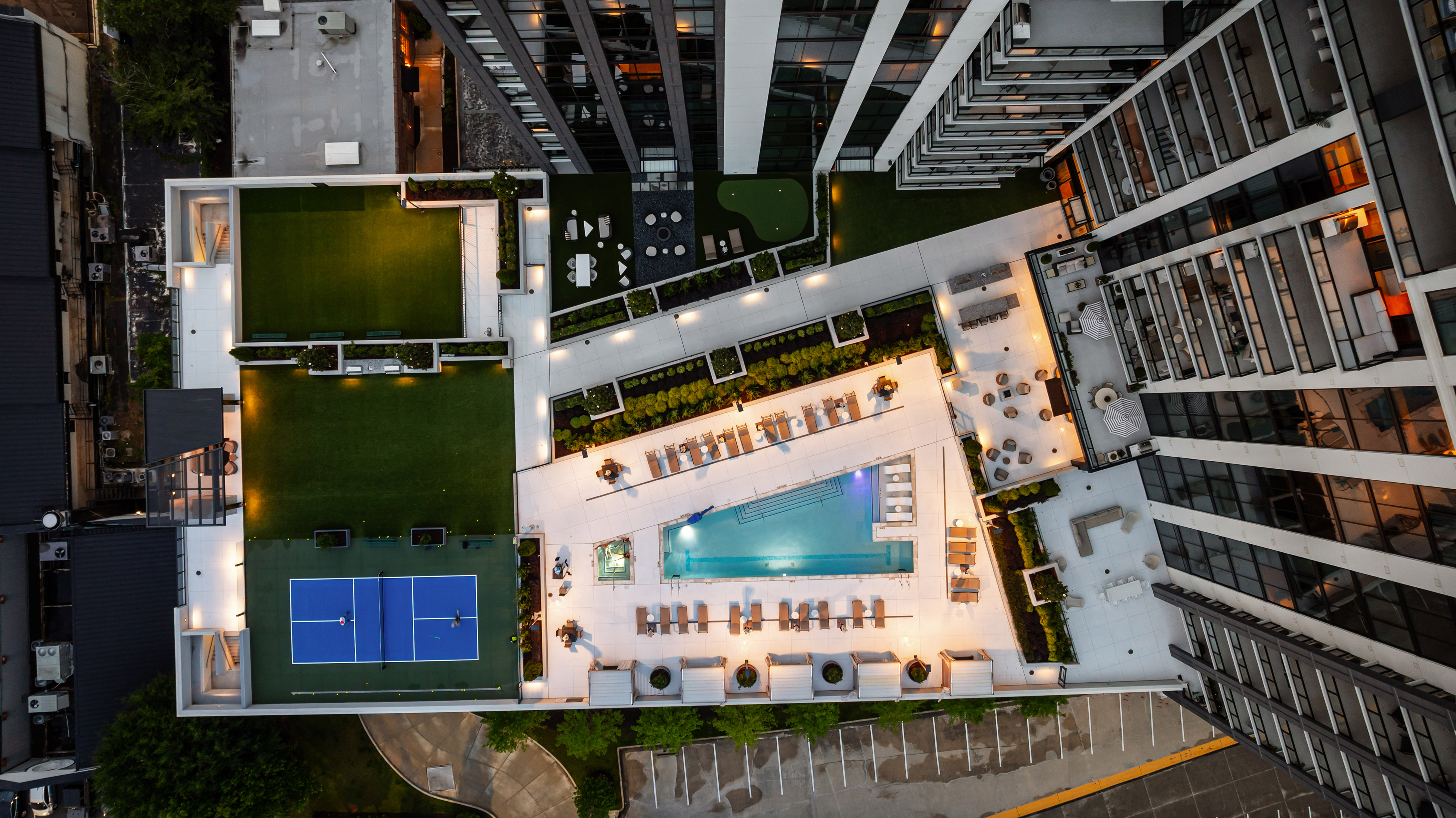  Elevated Design and Sweeping Skyline Views at The Dillon - 物件實景
