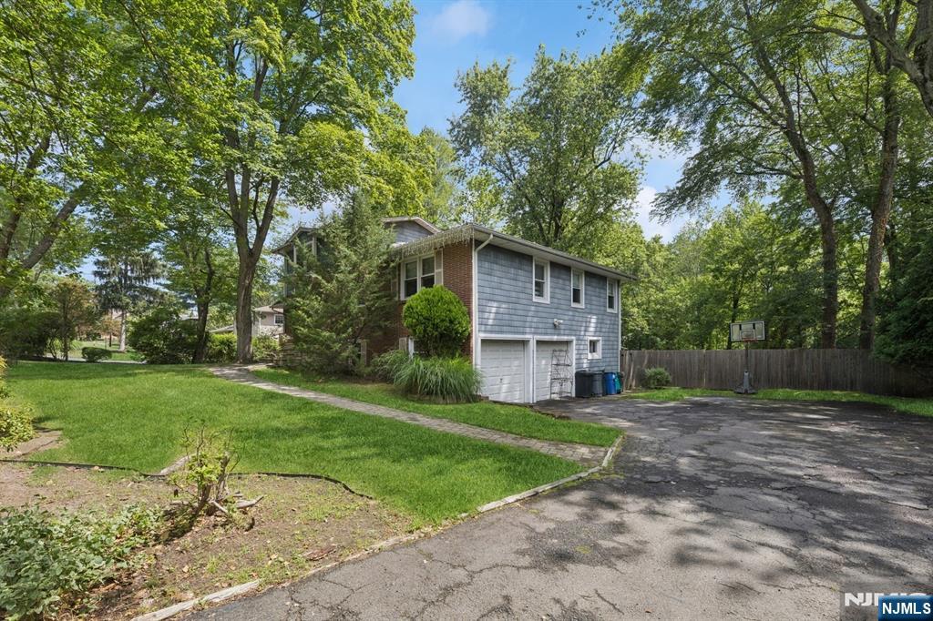 Hillsdale, New Jersey, 07642, United States, 5 Bedrooms Bedrooms, ,3 BathroomsBathrooms,Residential,For Sale,1885332