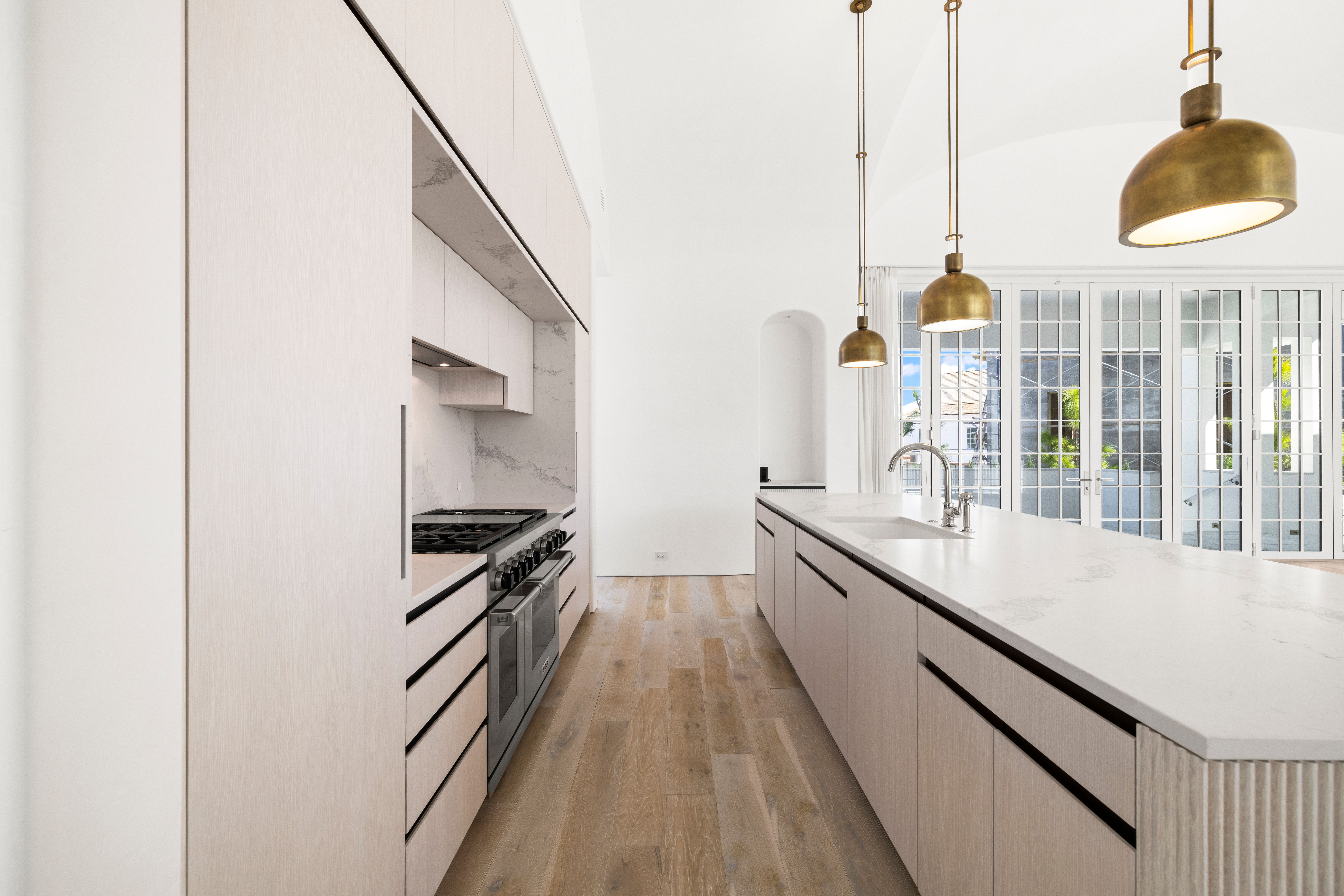  Architectural Gem With Pool And Carriage House - 物件實景